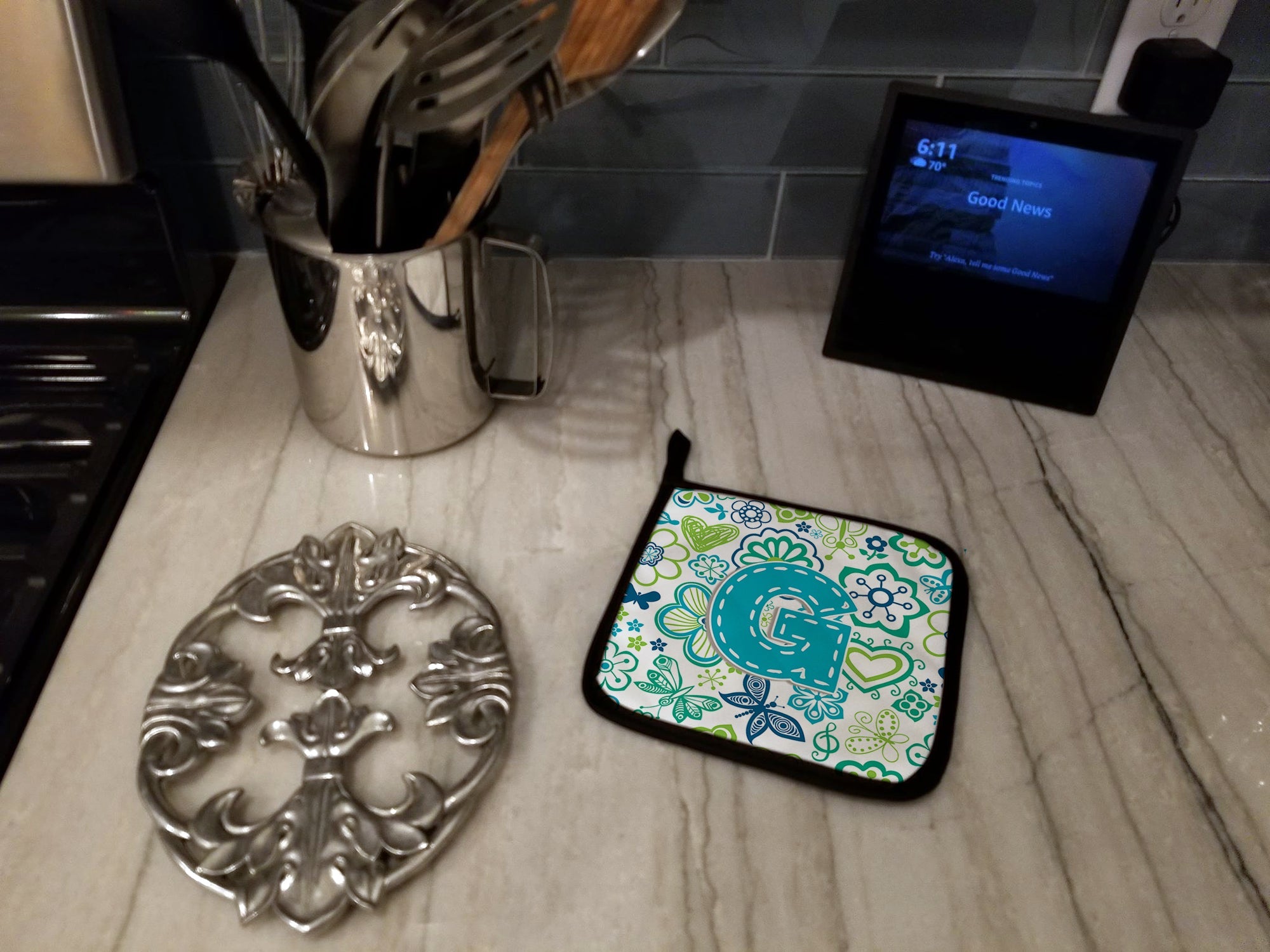 Letter G Flowers and Butterflies Teal Blue Pot Holder Set of 2 Heat Resistant Quilted Hot Pads 7.5 x 7.5 Inch, Insulated Kitchen Trivets for Cooking & Baking