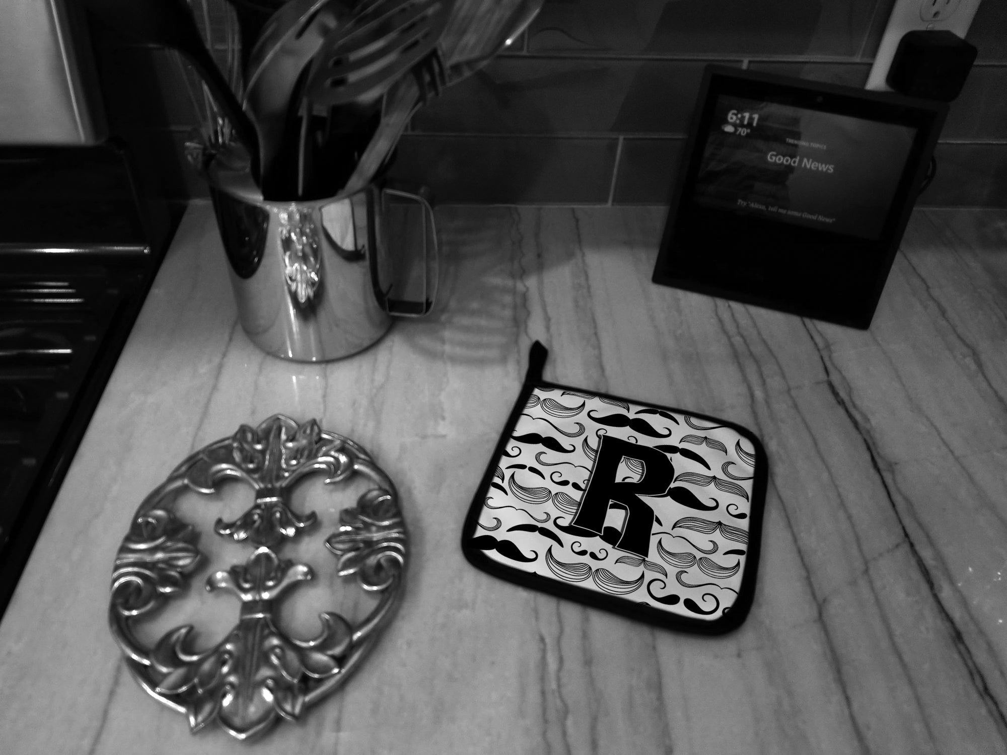 Letter R Moustache Initial Pot Holder Set of 2 Heat Resistant Quilted Hot Pads 7.5 x 7.5 Inch, Insulated Kitchen Trivets for Cooking & Baking