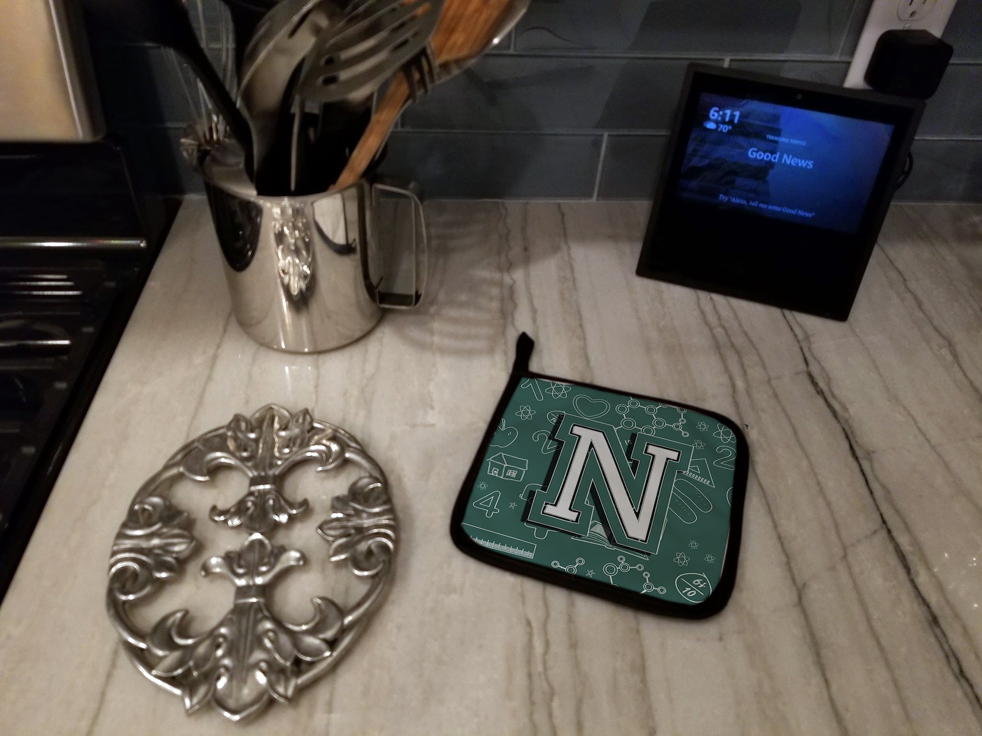 Letter N Back to School Initial Pot Holder Set of 2 Heat Resistant Quilted Hot Pads 7.5 x 7.5 Inch, Insulated Kitchen Trivets for Cooking & Baking