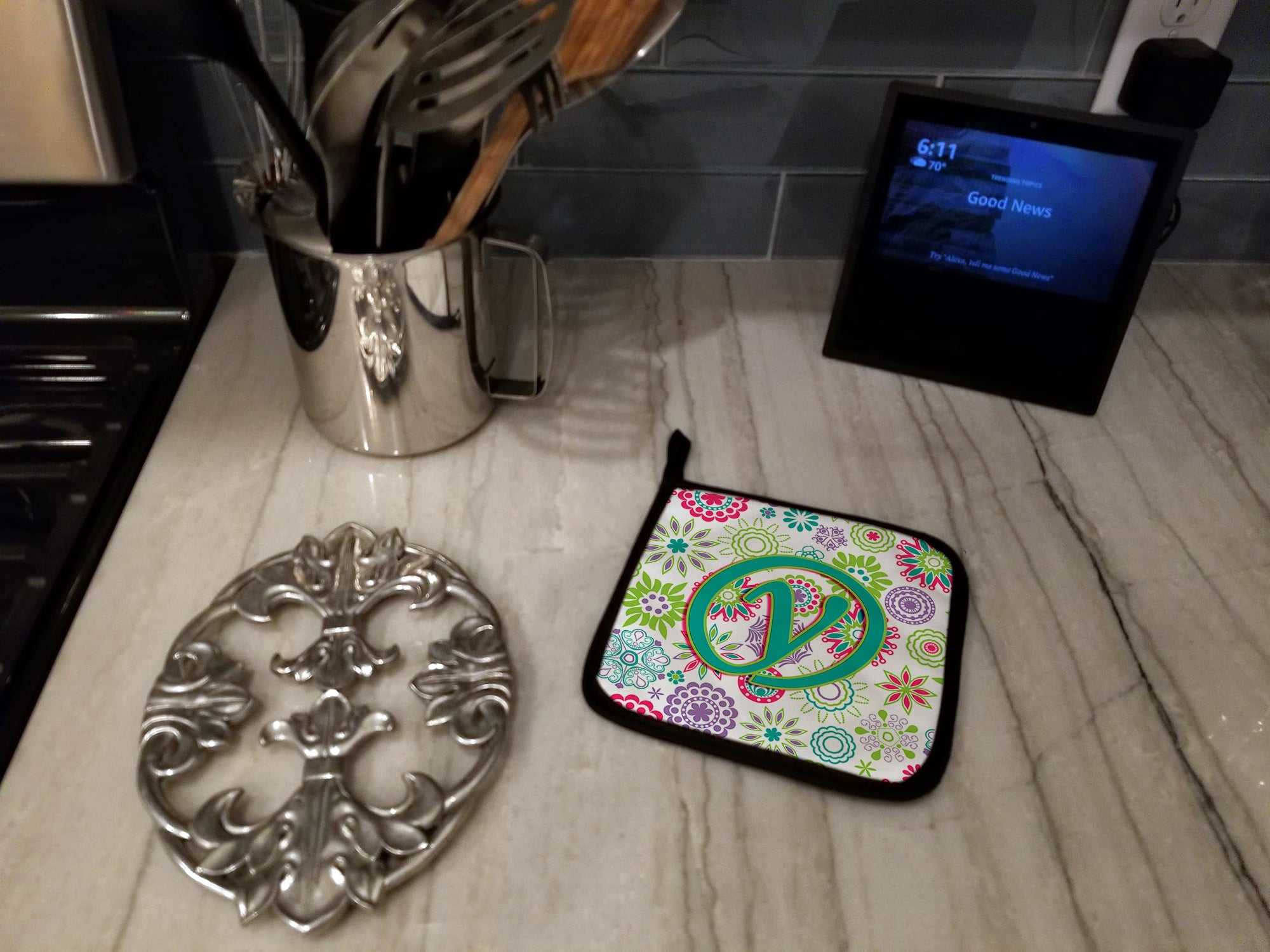 Letter Y Flowers Pink Teal Green Initial Pot Holder Set of 2 Heat Resistant Quilted Hot Pads 7.5 x 7.5 Inch, Insulated Kitchen Trivets for Cooking & Baking