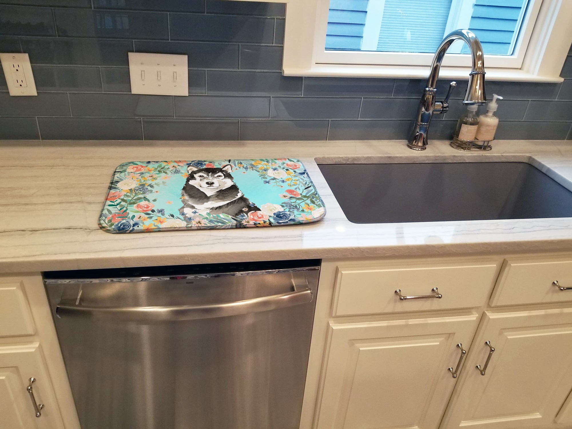 Alaskan Malamute Dish Drying Mat Absorbent Dish Drying Mat Pad for Kitchen Counter Dish Drainer Mat for Countertop, 14 x 21", Multicolor