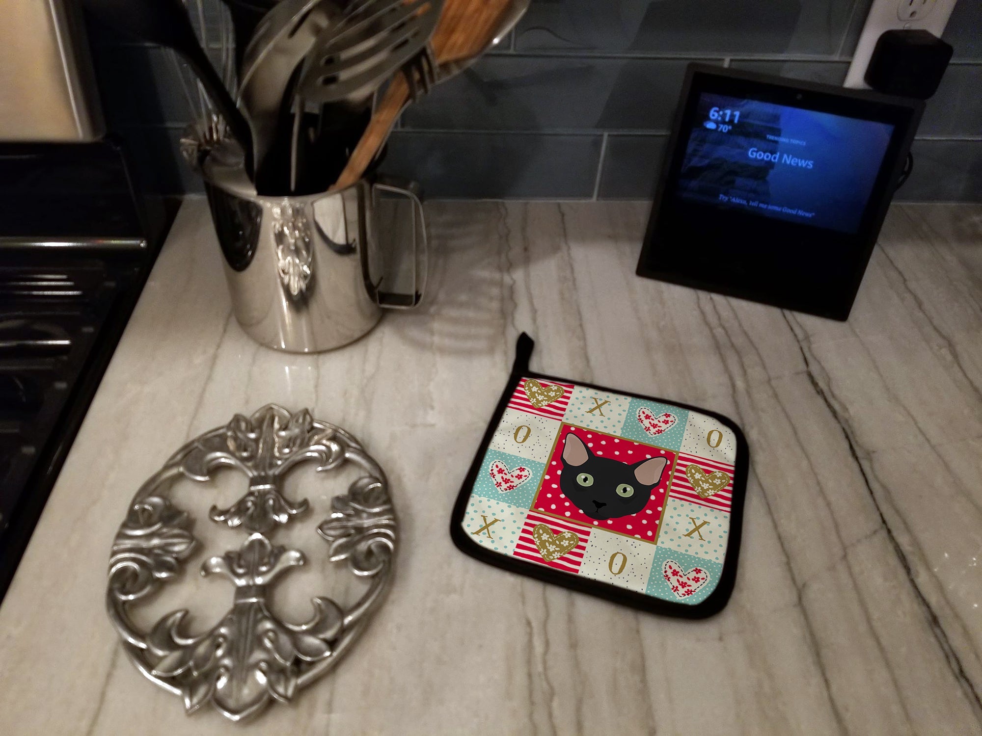 Mandalay Cat Love Pot Holder Set of 2 Heat Resistant Quilted Hot Pads 7.5 x 7.5 Inch, Insulated Kitchen Trivets for Cooking & Baking