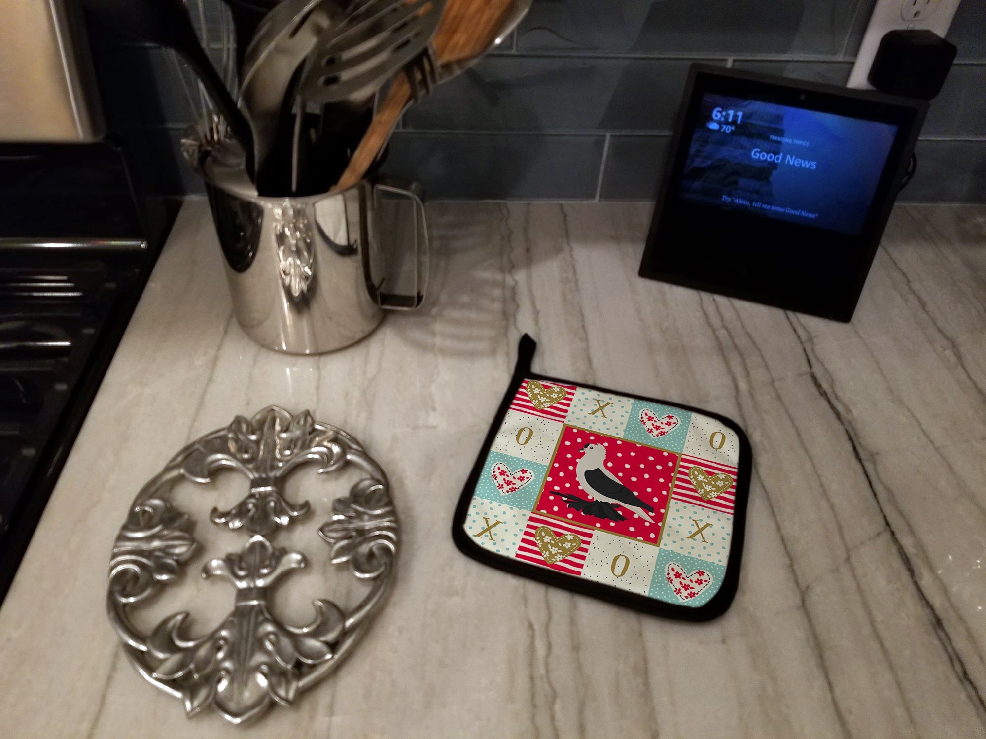 Saxon Fairy Swallow Pigeon Love Pot Holder Set of 2 Heat Resistant Quilted Hot Pads 7.5 x 7.5 Inch, Insulated Kitchen Trivets for Cooking & Baking
