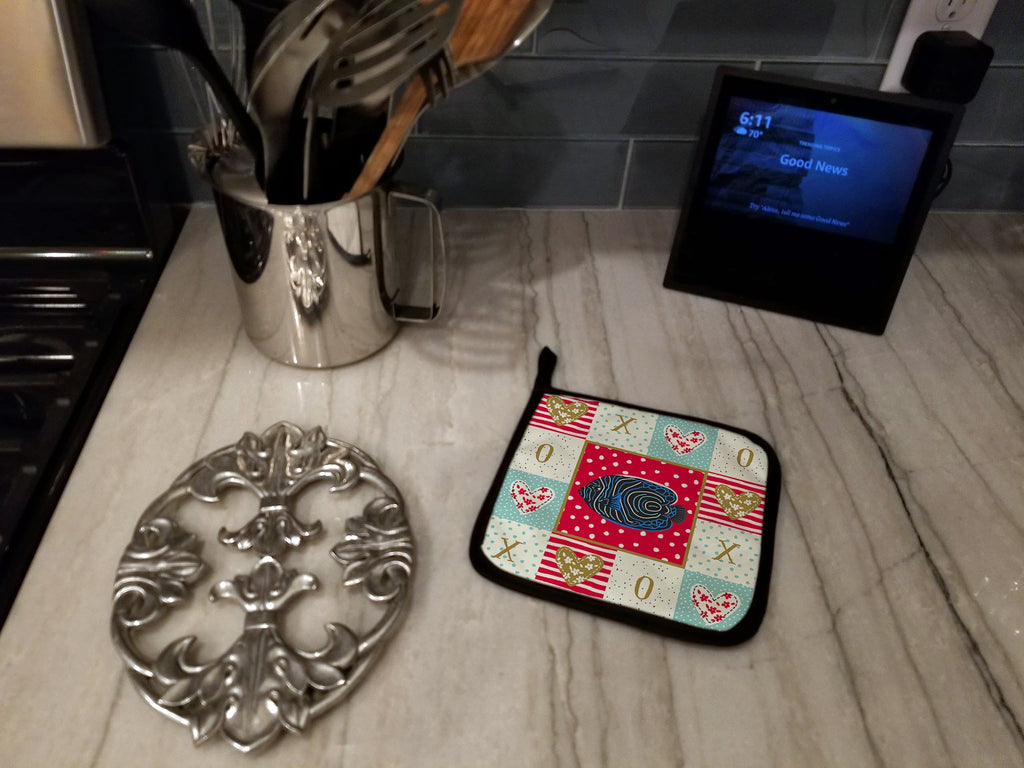 Emperor Angelfish Love Pot Holder Set of 2 Heat Resistant Quilted Hot Pads 7.5 x 7.5 Inch, Insulated Kitchen Trivets for Cooking & Baking