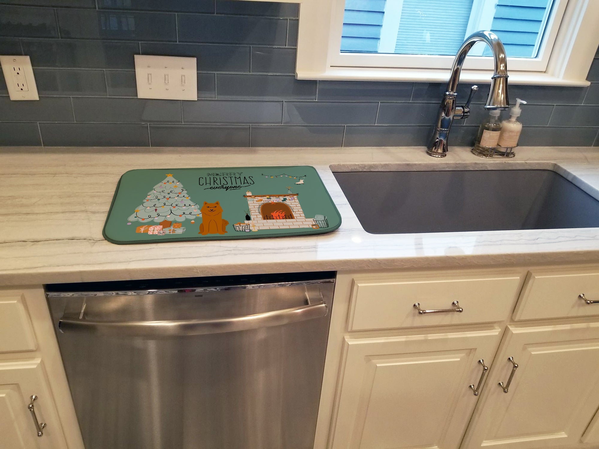 Karelian Bear Dog Christmas Everyone Dish Drying Mat Absorbent Dish Drying Mat Pad for Kitchen Counter Dish Drainer Mat for Countertop, 14 x 21", Multicolor