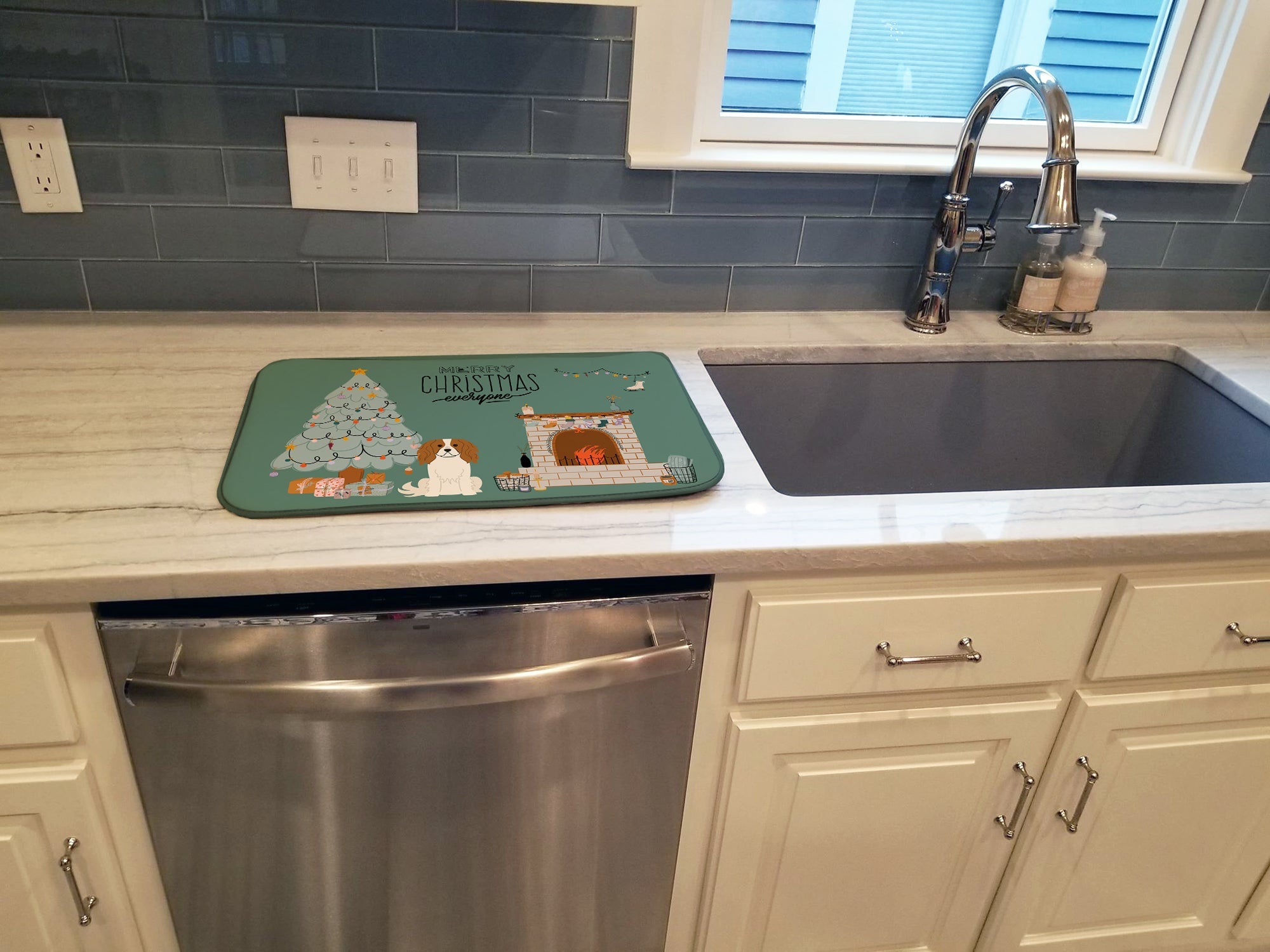 Cavalier Spaniel Christmas Everyone Dish Drying Mat Absorbent Dish Drying Mat Pad for Kitchen Counter Dish Drainer Mat for Countertop, 14 x 21", Multicolor