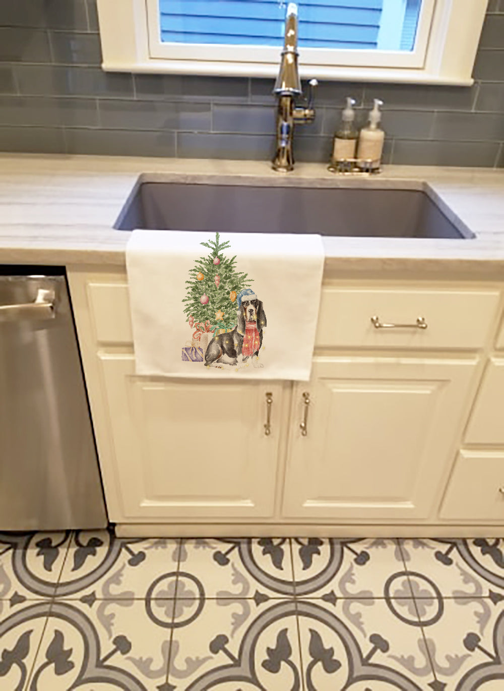 Basset Hound #2 Christmas Presents and Tree Kitchen Towel Set of 2 White Dish Towels Decorative Bathroom Hand towel for Hand, Face, Hair, Yoga, Tea, Dishcloth, 19 X 28", White