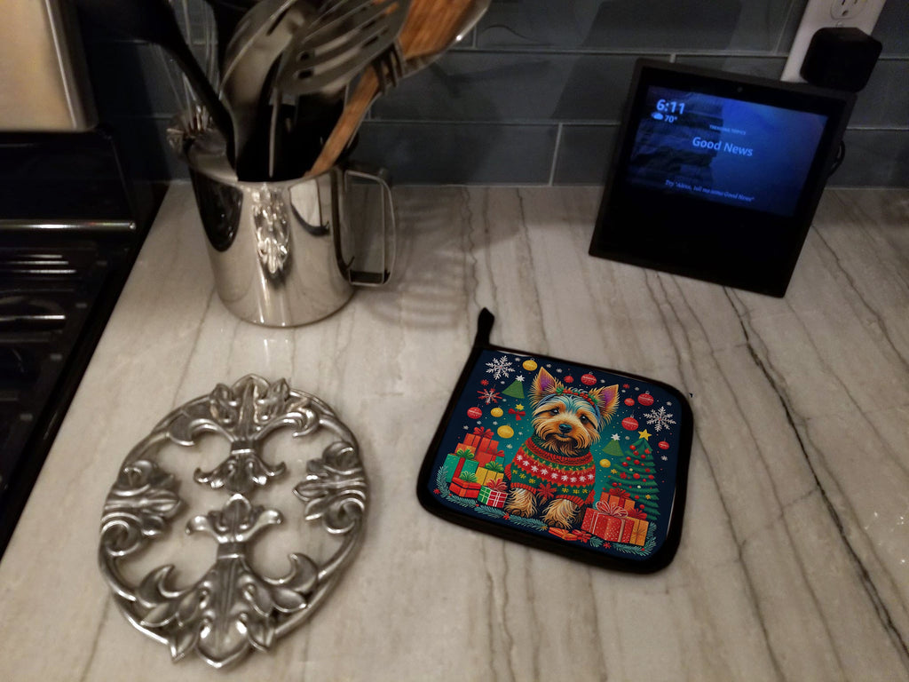 Australian Terrier Christmas Pot Holder Set of 2 Heat Resistant Quilted Hot Pads 7.5 x 7.5 Inch, Insulated Kitchen Trivets for Cooking & Baking