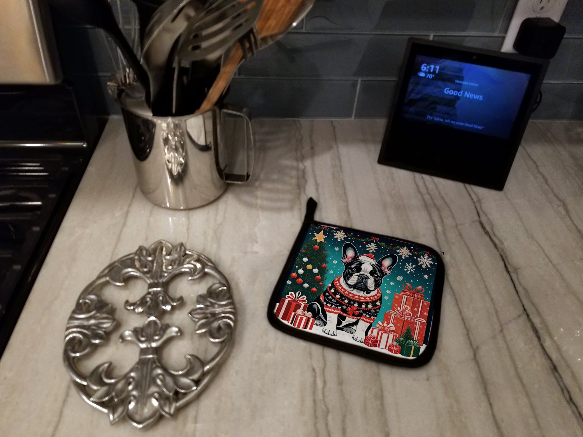 French Bulldog Christmas Pot Holder Set of 2 Heat Resistant Quilted Hot Pads 7.5 x 7.5 Inch, Insulated Kitchen Trivets for Cooking & Baking