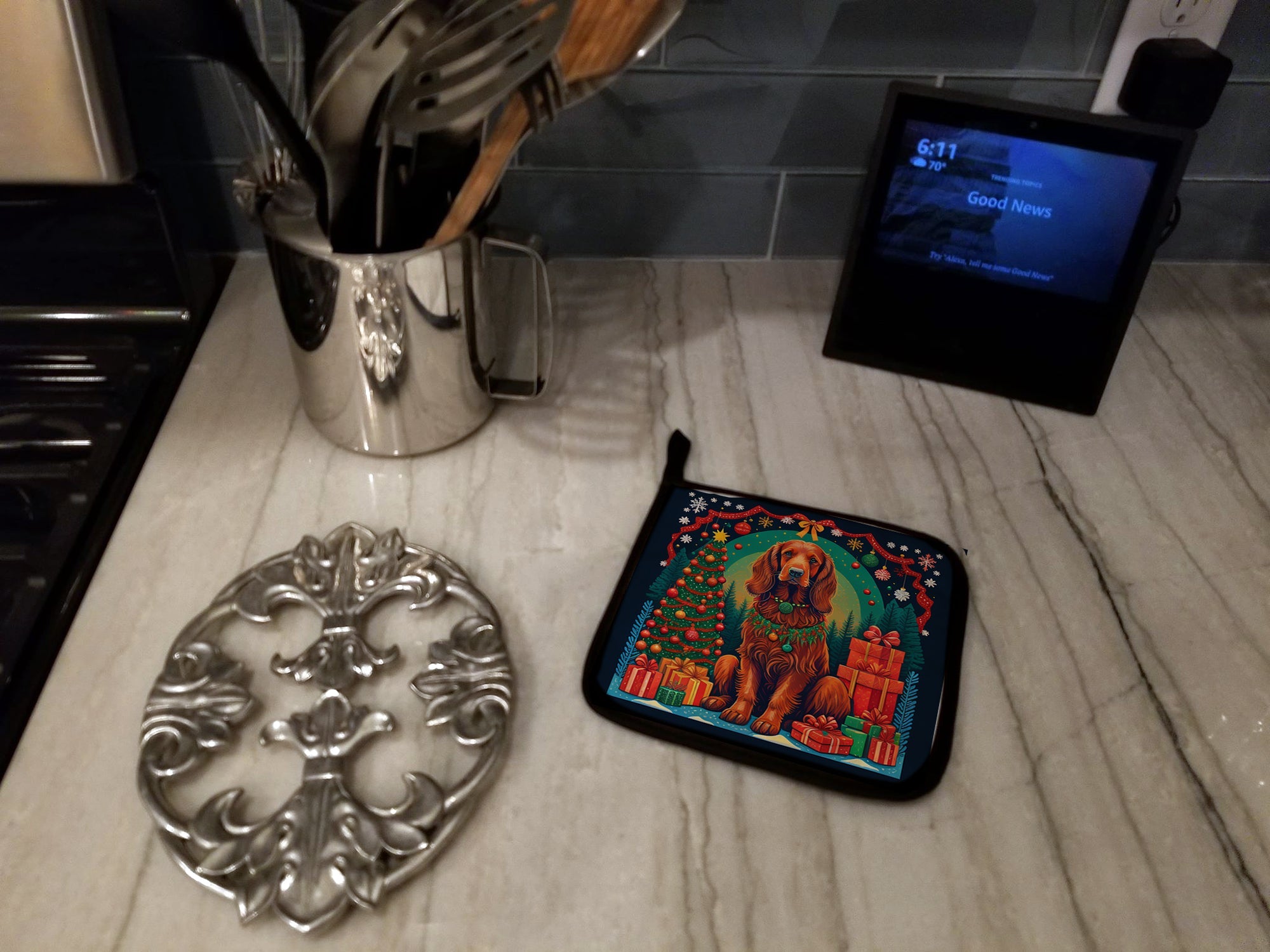 Irish Setter Christmas Pot Holder Set of 2 Heat Resistant Quilted Hot Pads 7.5 x 7.5 Inch, Insulated Kitchen Trivets for Cooking & Baking
