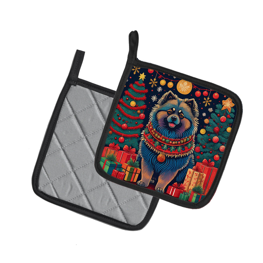 Keeshond Christmas Pot Holder Set of 2 Heat Resistant Quilted Hot Pads 7.5 x 7.5 Inch, Insulated Kitchen Trivets for Cooking & Baking