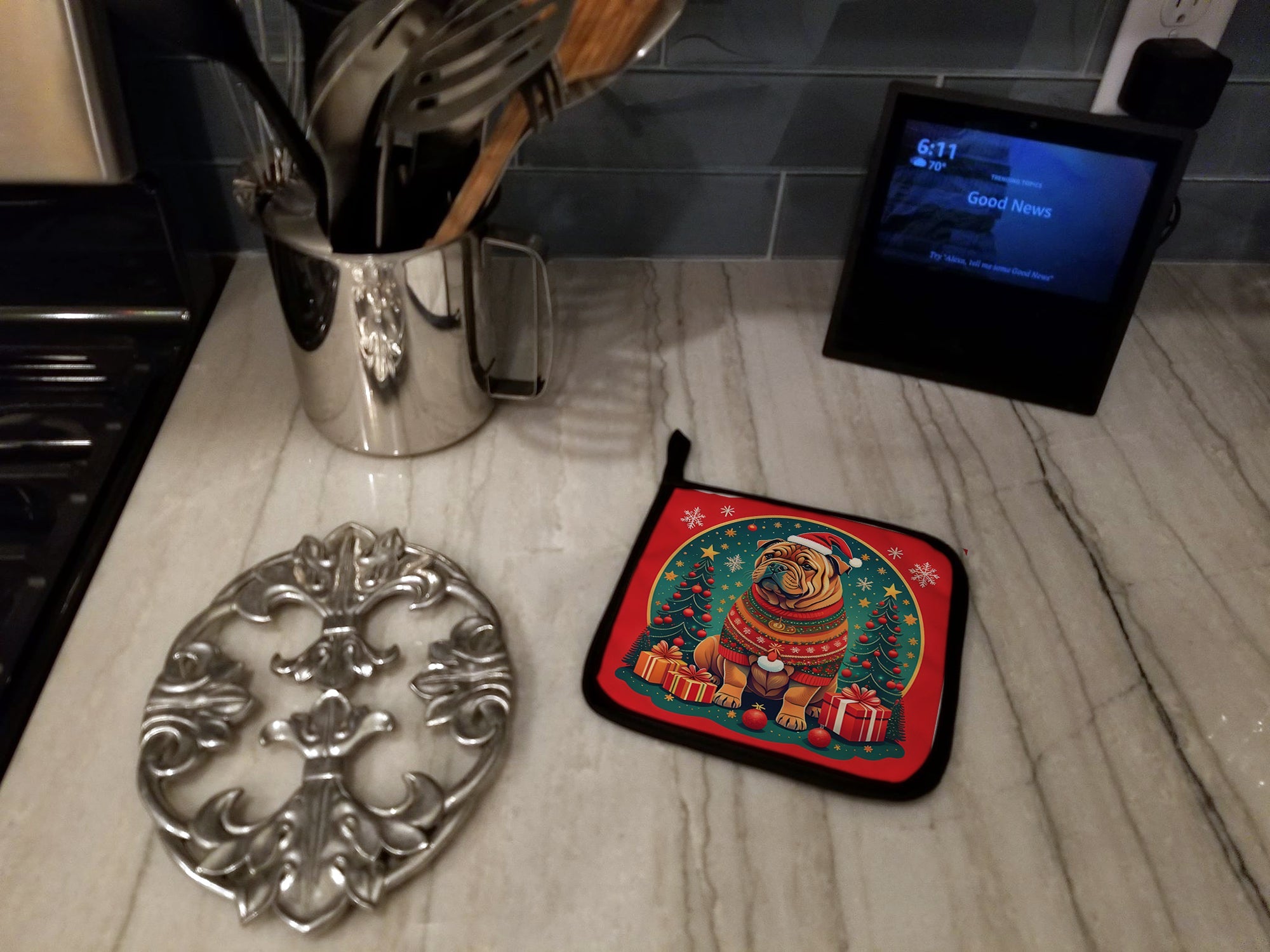 Shar Pei Christmas Pot Holder Set of 2 Heat Resistant Quilted Hot Pads 7.5 x 7.5 Inch, Insulated Kitchen Trivets for Cooking & Baking