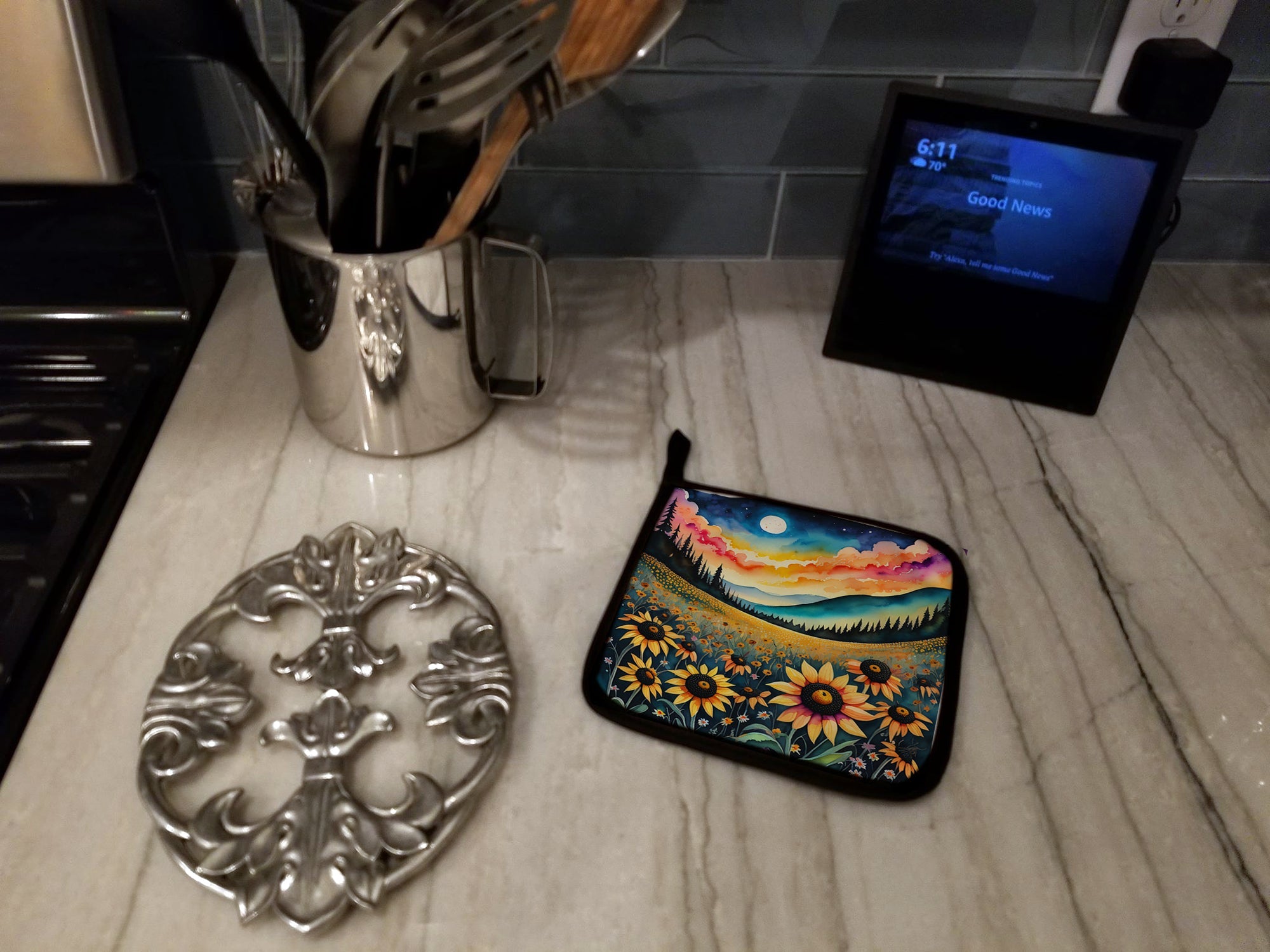 Colorful Black-eyed Susans Pot Holder Set of 2 Heat Resistant Quilted Hot Pads 7.5 x 7.5 Inch, Insulated Kitchen Trivets for Cooking & Baking
