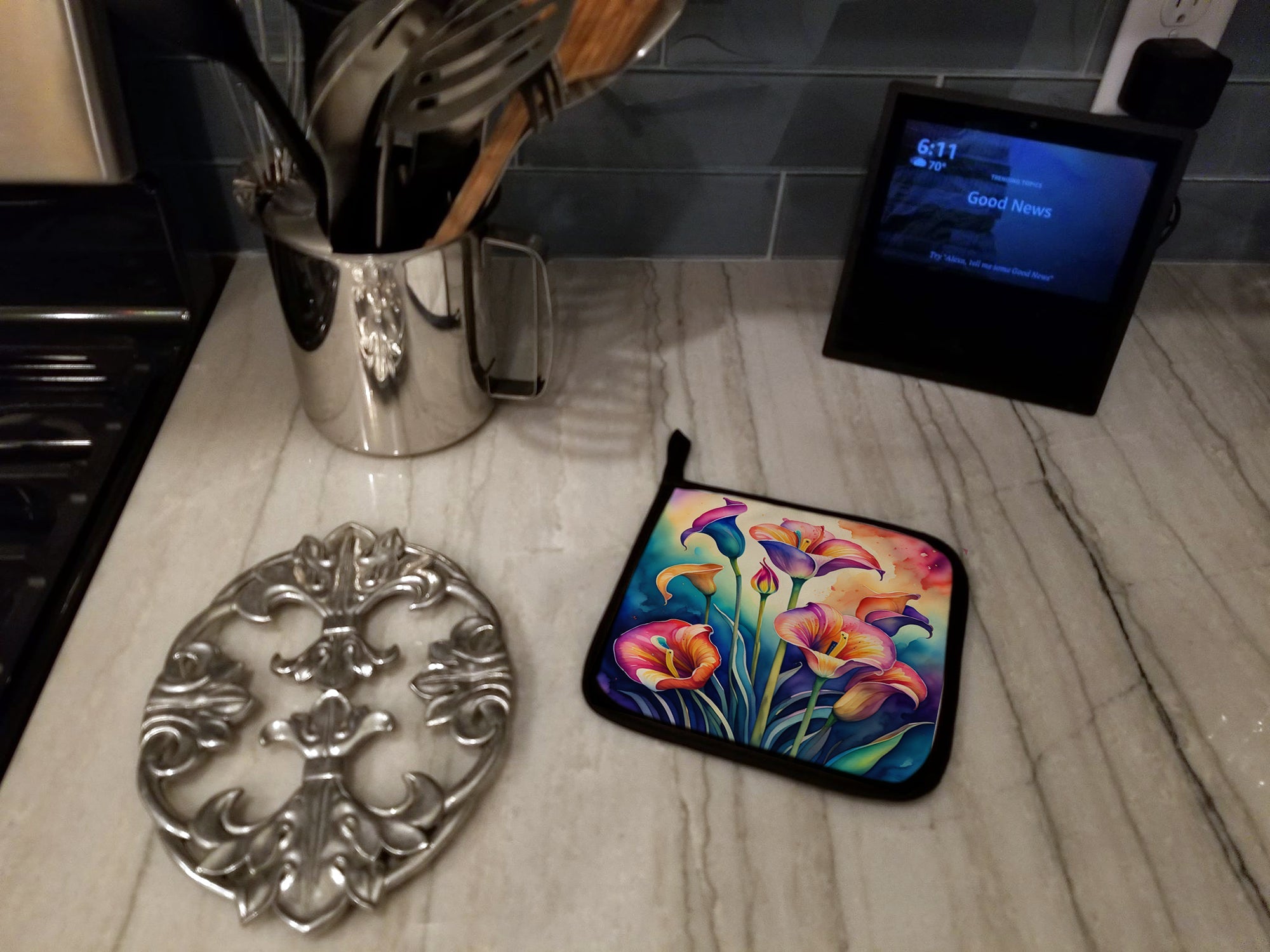 Colorful Calla Lilies Pot Holder Set of 2 Heat Resistant Quilted Hot Pads 7.5 x 7.5 Inch, Insulated Kitchen Trivets for Cooking & Baking