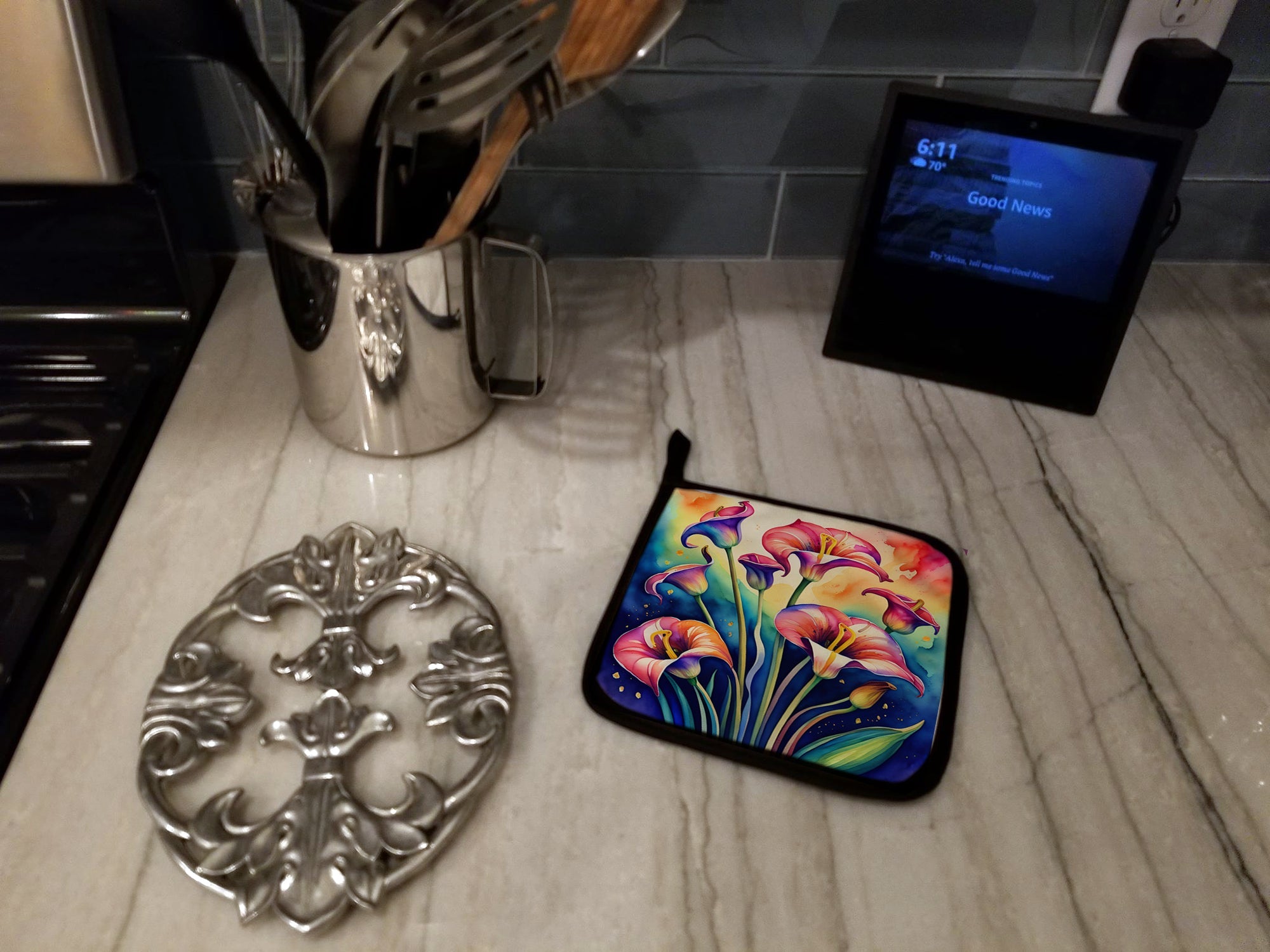 Colorful Calla Lilies Pot Holder Set of 2 Heat Resistant Quilted Hot Pads 7.5 x 7.5 Inch, Insulated Kitchen Trivets for Cooking & Baking