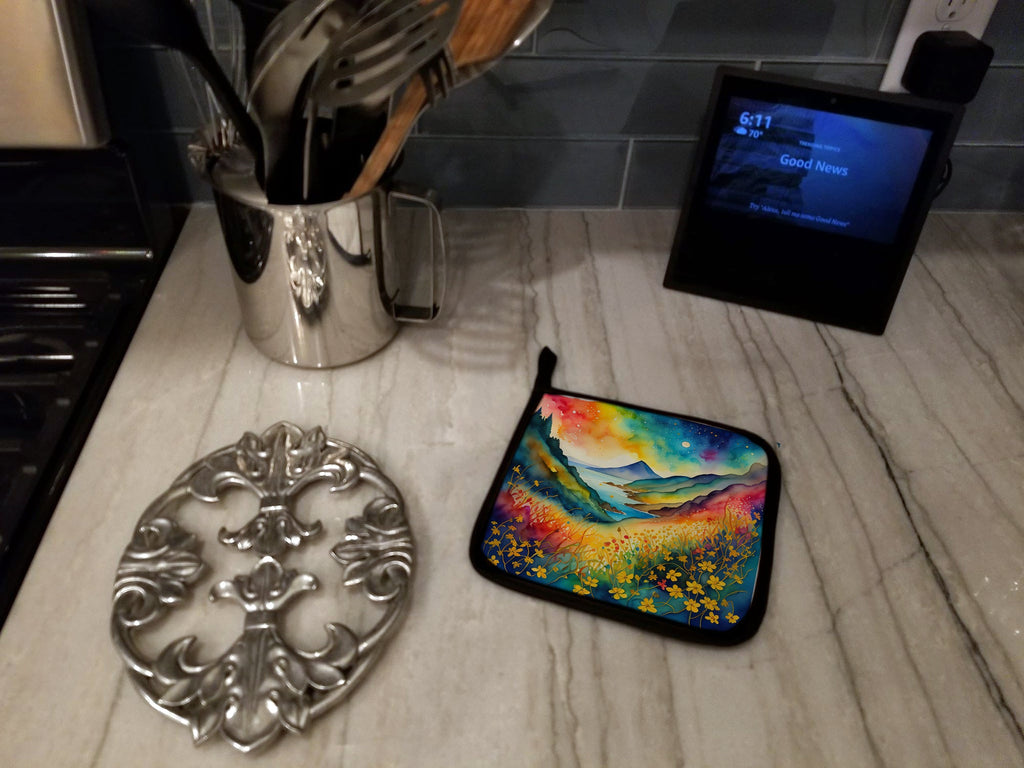 Colorful Hypericum or St. John’s Wort Pot Holder Set of 2 Heat Resistant Quilted Hot Pads 7.5 x 7.5 Inch, Insulated Kitchen Trivets for Cooking & Baking