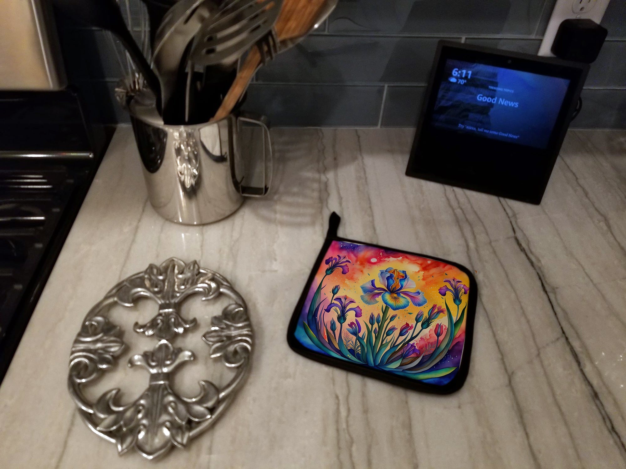 Colorful Iris Pot Holder Set of 2 Heat Resistant Quilted Hot Pads 7.5 x 7.5 Inch, Insulated Kitchen Trivets for Cooking & Baking