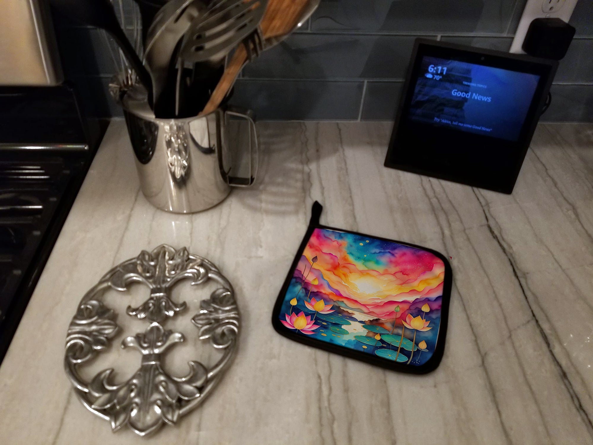 Colorful Lotus Pot Holder Set of 2 Heat Resistant Quilted Hot Pads 7.5 x 7.5 Inch, Insulated Kitchen Trivets for Cooking & Baking
