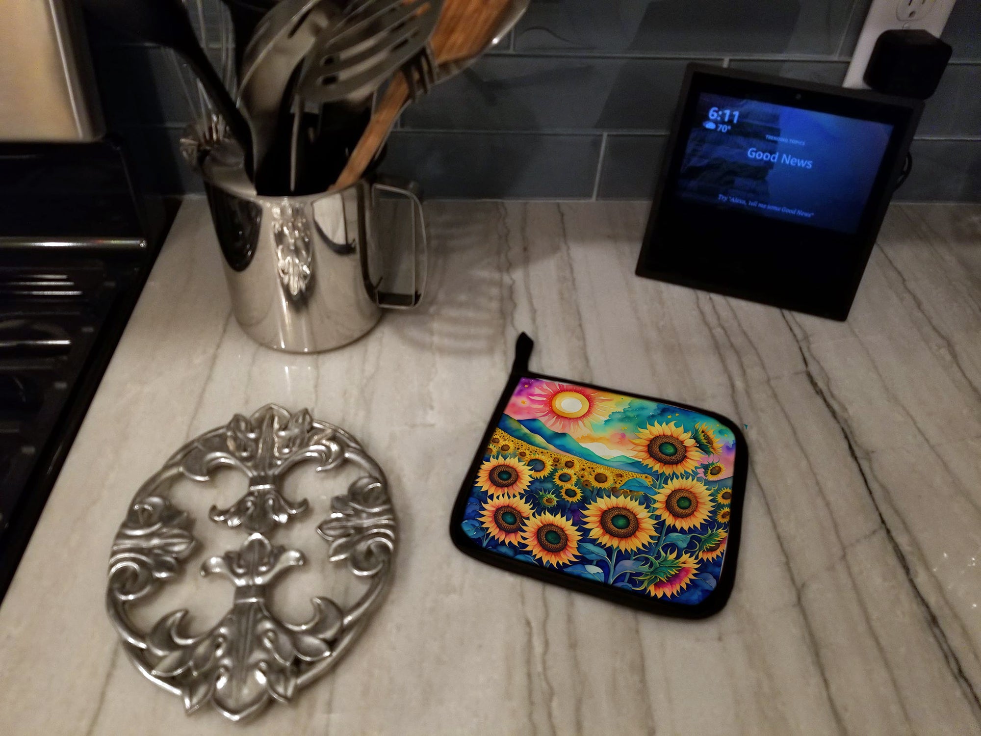 Colorful Sunflowers Pot Holder Set of 2 Heat Resistant Quilted Hot Pads 7.5 x 7.5 Inch, Insulated Kitchen Trivets for Cooking & Baking