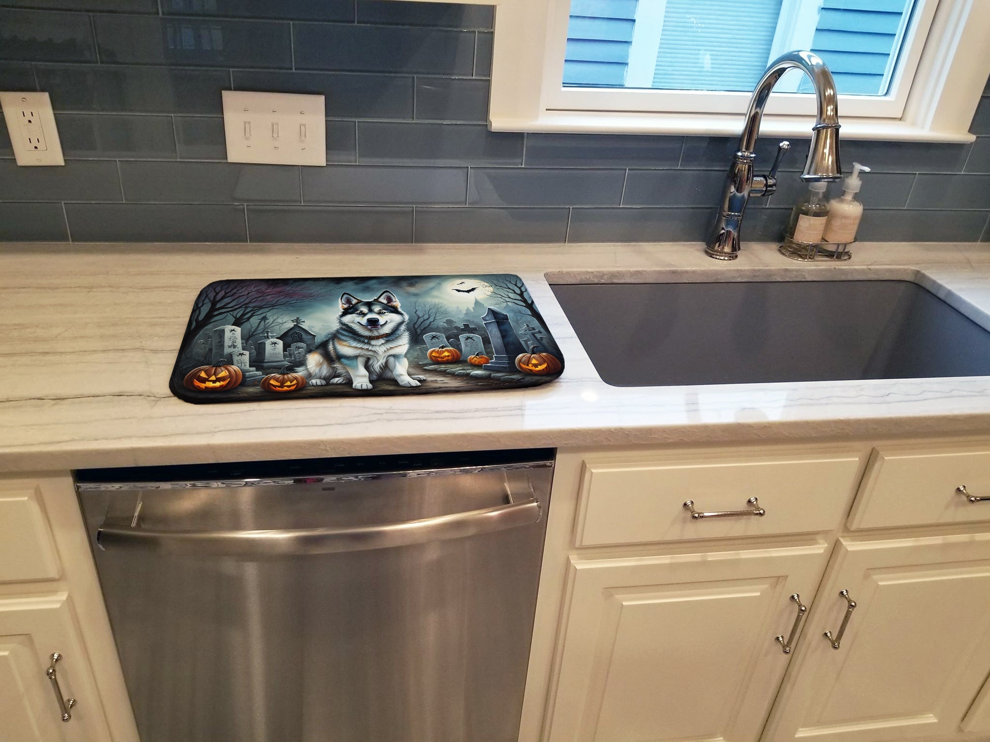 Alaskan Malamute Spooky Halloween Dish Drying Mat Absorbent Dish Drying Mat Pad for Kitchen Counter Dish Drainer Mat for Countertop, 14 x 21", Multicolor