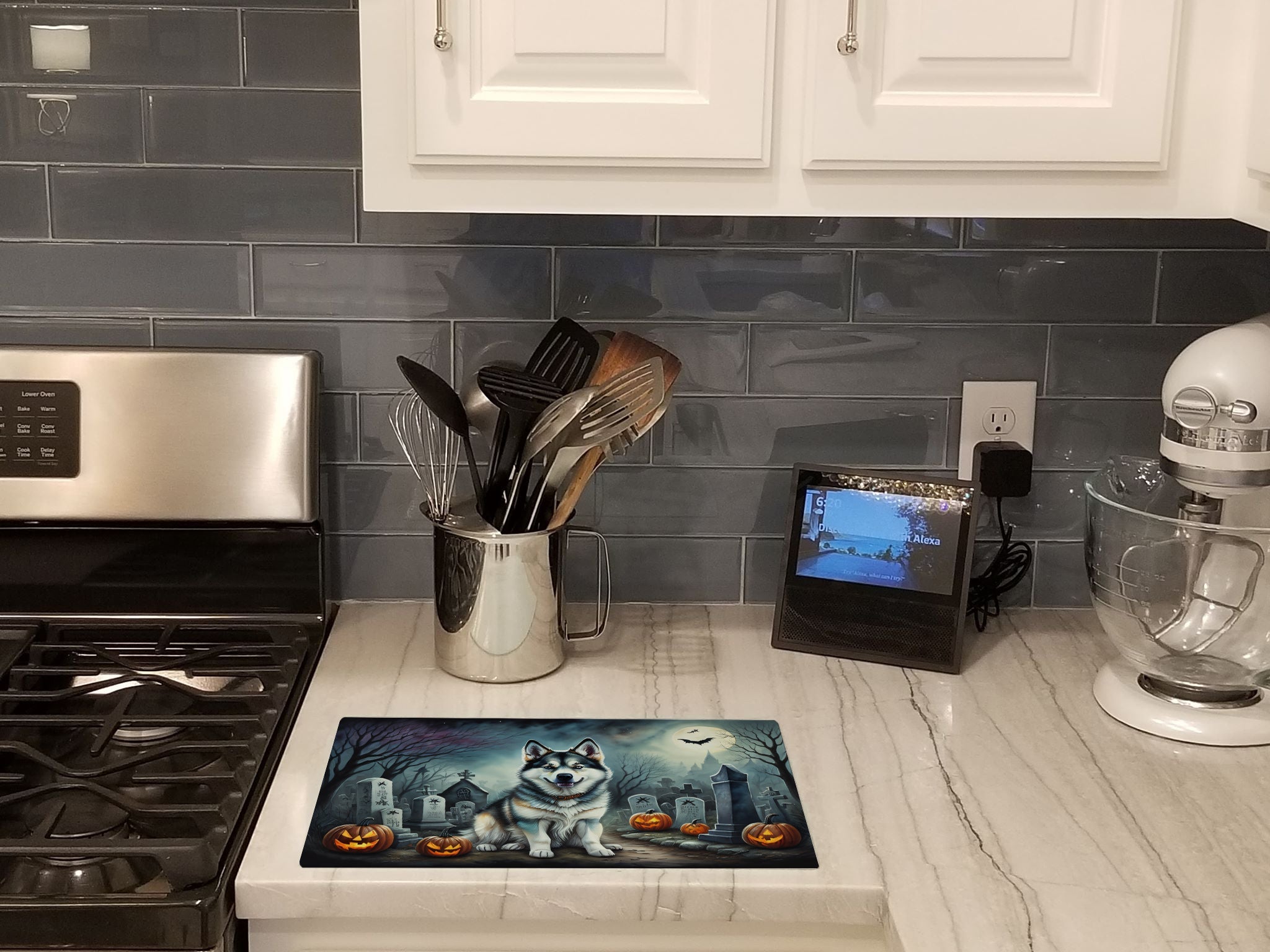 Alaskan Malamute Spooky Halloween Cutting Board Tempered Glass Kitchen Cutting Surface, Heat Resistant Chopping, Non-Slip Feet, Food Prep & Serving