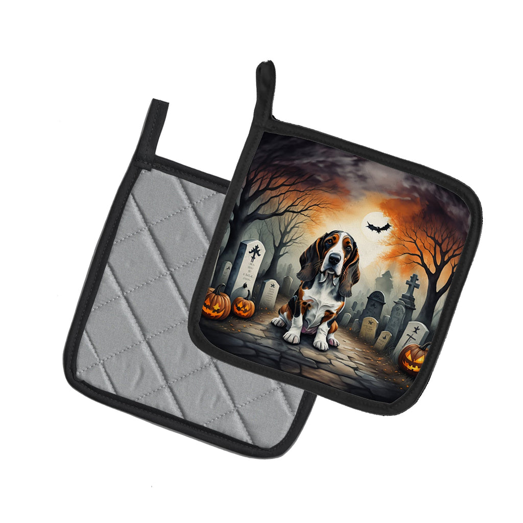 Basset Hound Spooky Halloween Pot Holder Set of 2 Heat Resistant Quilted Hot Pads 7.5 x 7.5 Inch, Insulated Kitchen Trivets for Cooking & Baking
