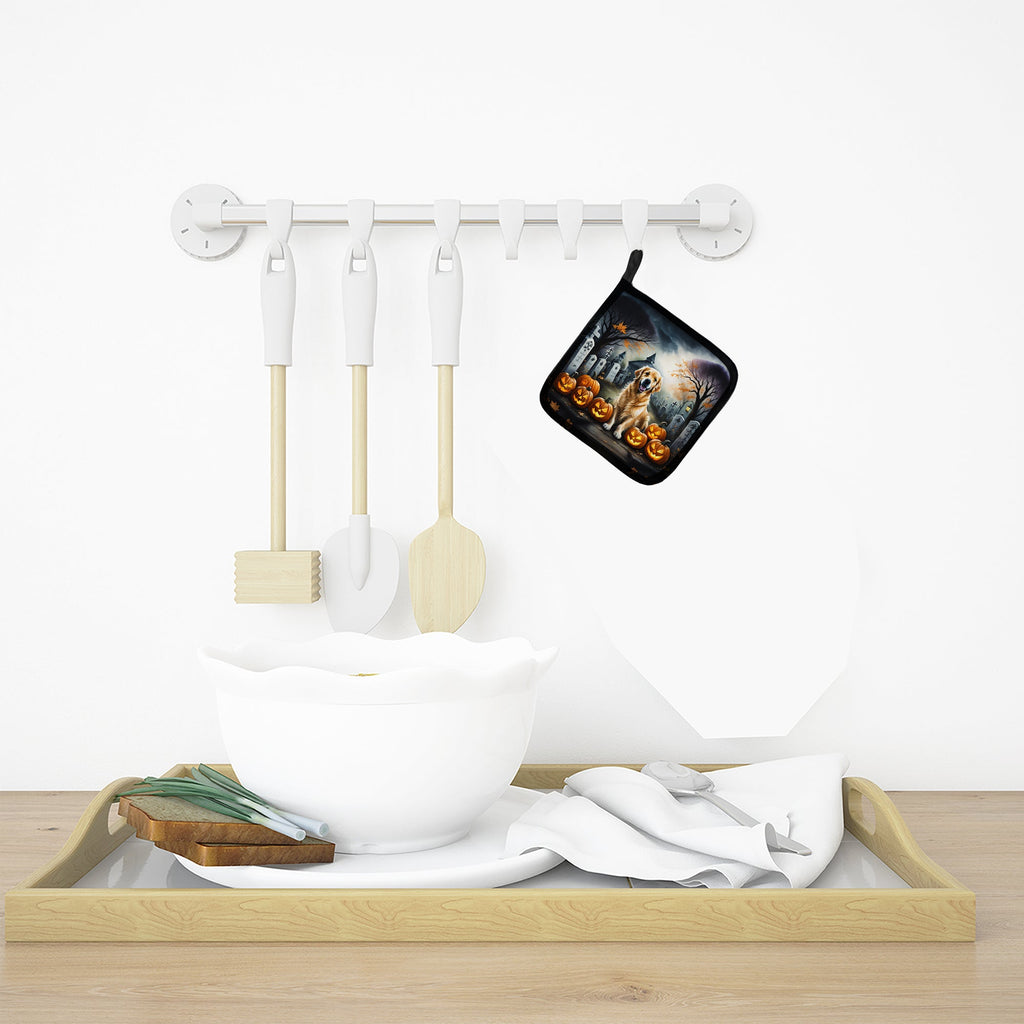 Golden Retriever Spooky Halloween Pot Holder Set of 2 Heat Resistant Quilted Hot Pads 7.5 x 7.5 Inch, Insulated Kitchen Trivets for Cooking & Baking