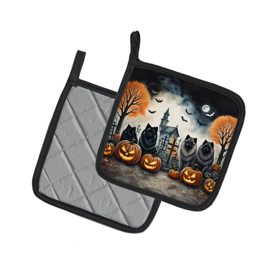 Keeshond Spooky Halloween Pot Holder Set of 2 Heat Resistant Quilted Hot Pads 7.5 x 7.5 Inch, Insulated Kitchen Trivets for Cooking & Baking