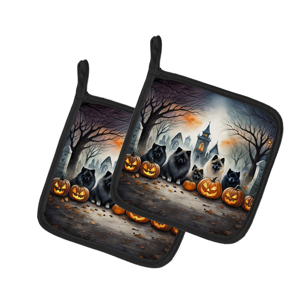 Keeshond Spooky Halloween Pot Holder Set of 2 Heat Resistant Quilted Hot Pads 7.5 x 7.5 Inch, Insulated Kitchen Trivets for Cooking & Baking
