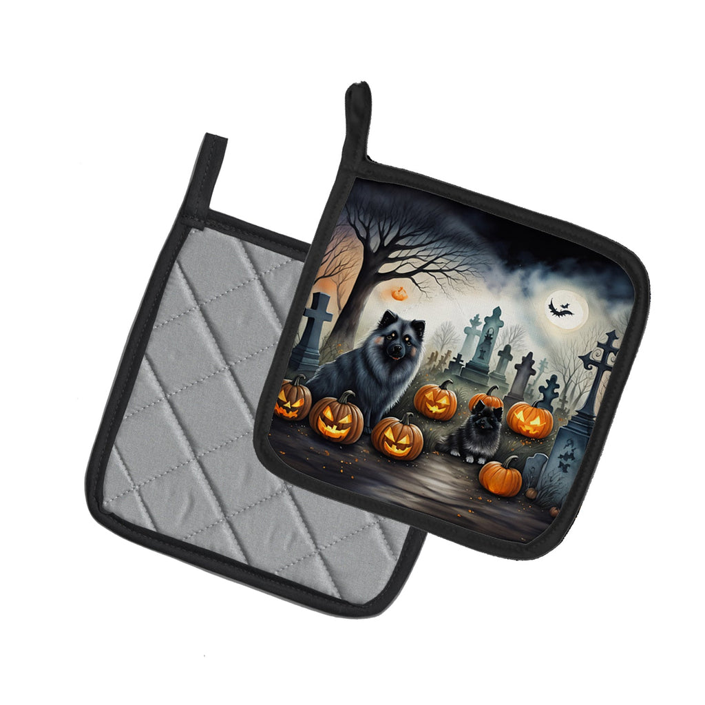 Keeshond Spooky Halloween Pot Holder Set of 2 Heat Resistant Quilted Hot Pads 7.5 x 7.5 Inch, Insulated Kitchen Trivets for Cooking & Baking