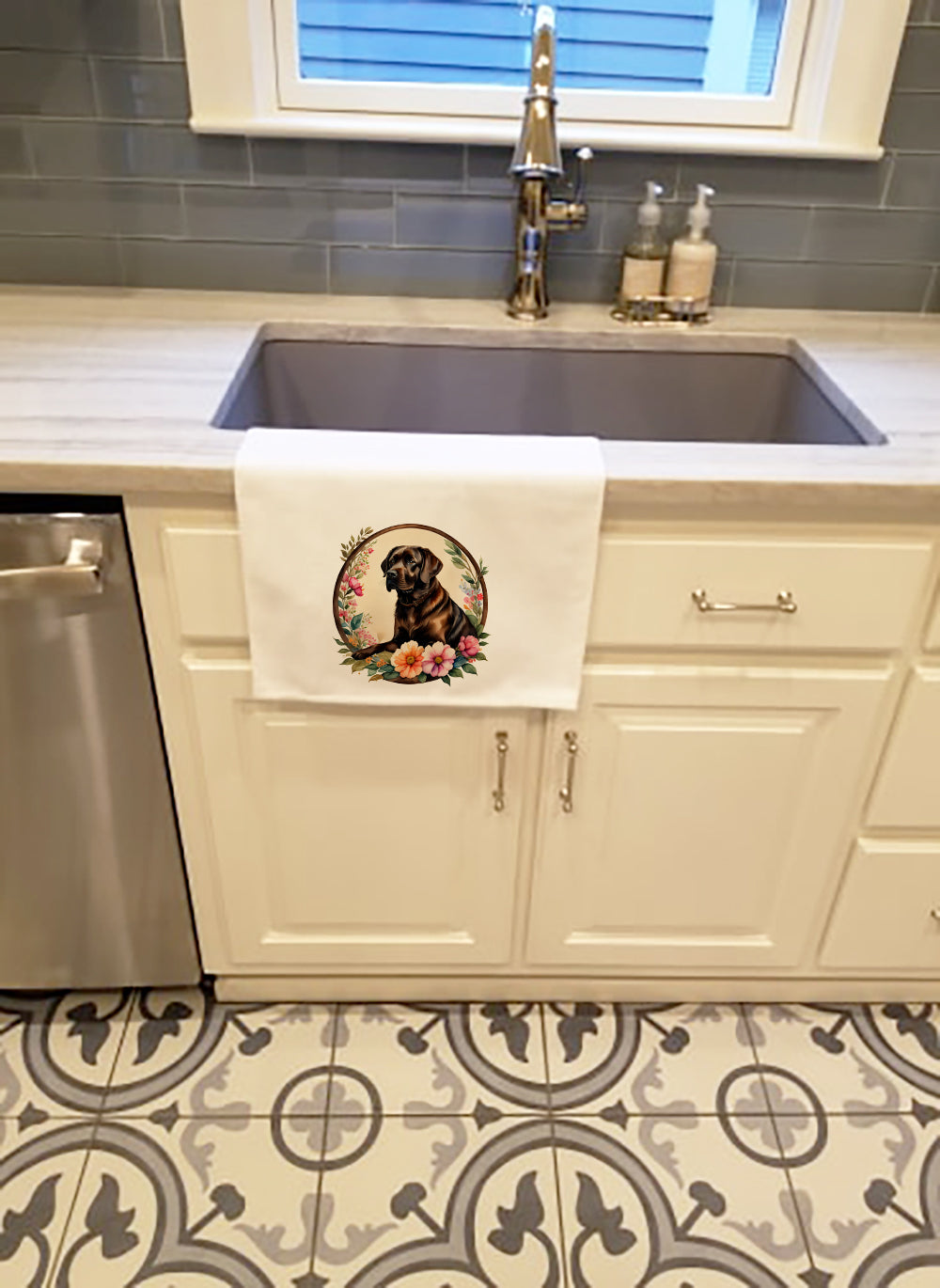Chocolate Labrador Retriever and Flowers Kitchen Towel Set of 2 White Dish Towels Decorative Bathroom Hand towel for Hand, Face, Hair, Yoga, Tea, Dishcloth, 19 X 28", White