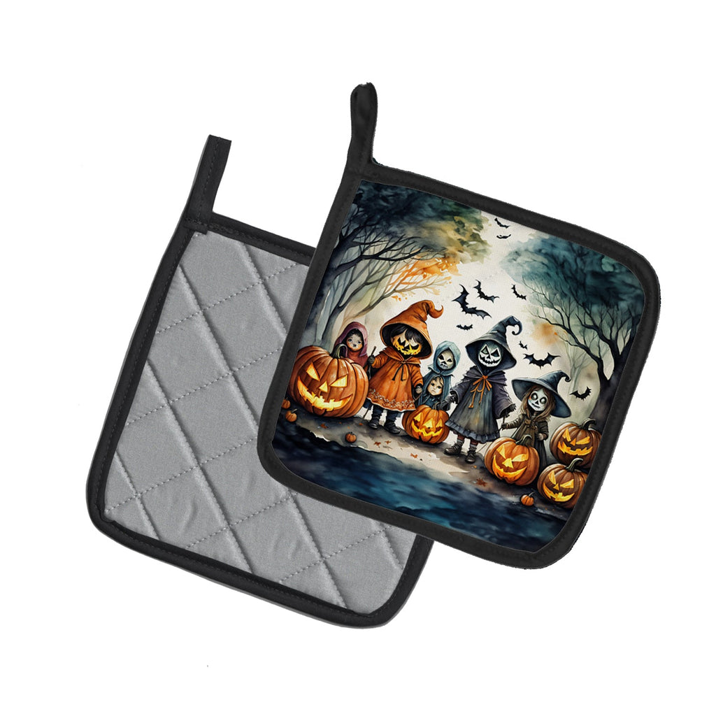 Trick or Treaters Spooky Halloween Pot Holder Set of 2 Heat Resistant Quilted Hot Pads 7.5 x 7.5 Inch, Insulated Kitchen Trivets for Cooking & Baking