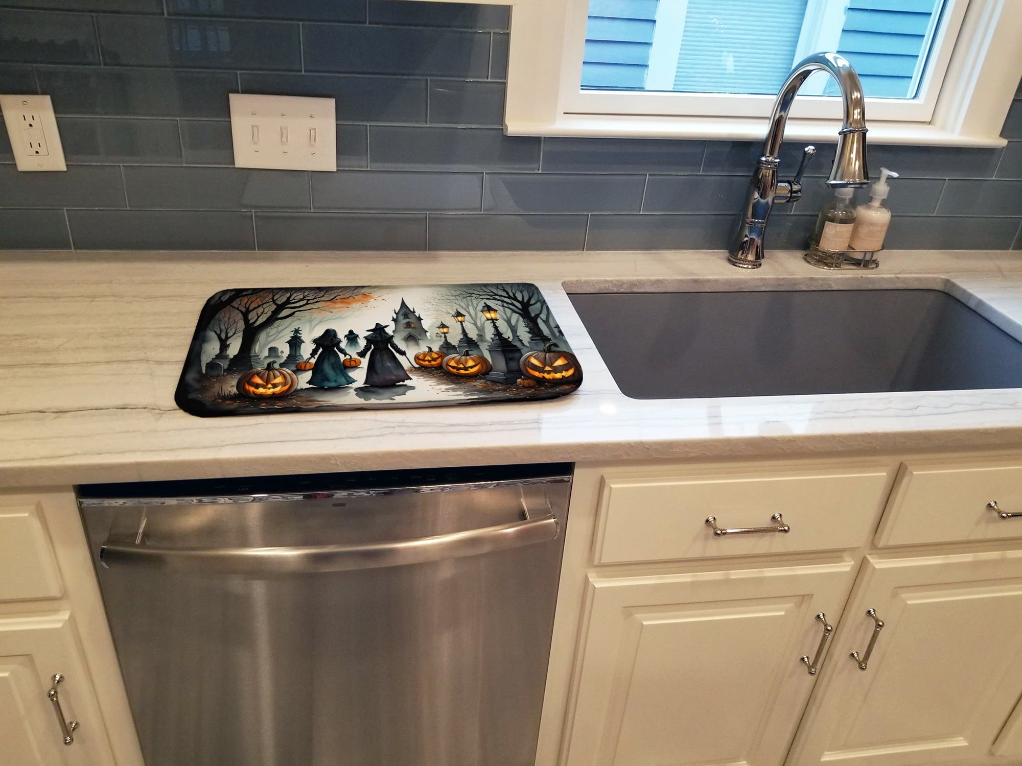 Vampires Spooky Halloween Dish Drying Mat Absorbent Dish Drying Mat Pad for Kitchen Counter Dish Drainer Mat for Countertop, 14 x 21", Multicolor