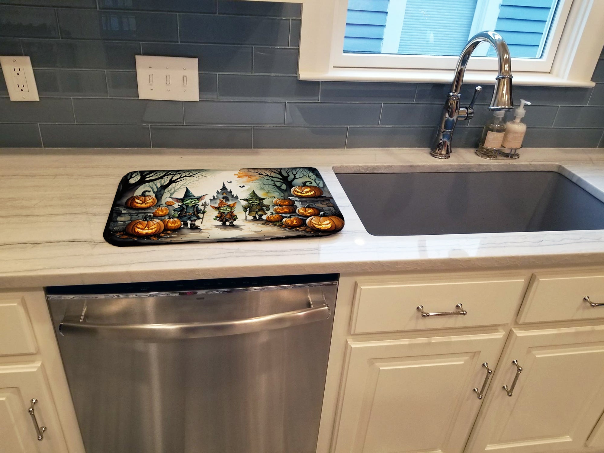 Goblins Spooky Halloween Dish Drying Mat Absorbent Dish Drying Mat Pad for Kitchen Counter Dish Drainer Mat for Countertop, 14 x 21", Multicolor