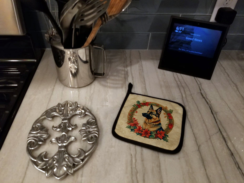 German Shepherd Christmas Flowers Pot Holder Set of 2 Heat Resistant Quilted Hot Pads 7.5 x 7.5 Inch, Insulated Kitchen Trivets for Cooking & Baking