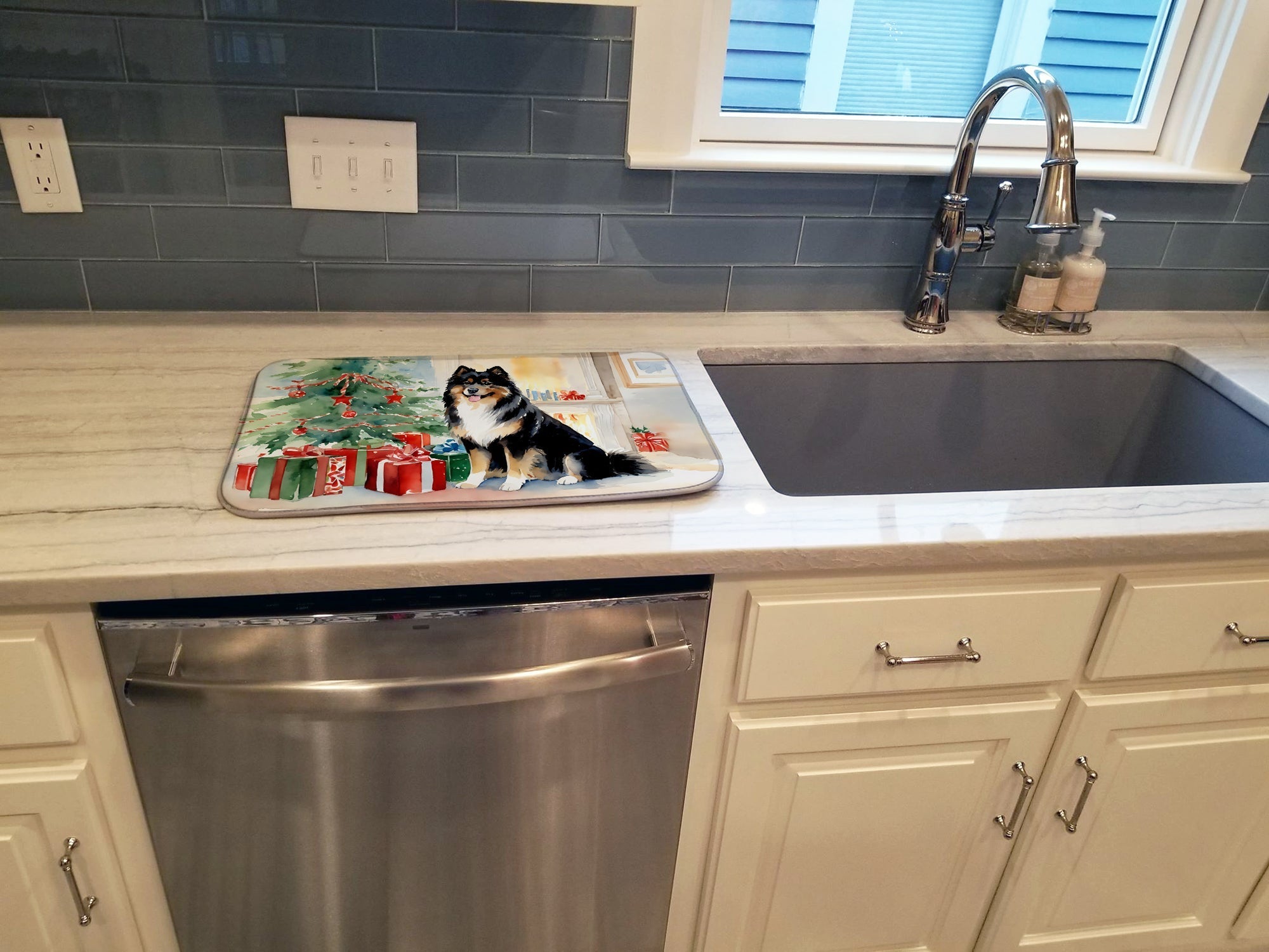 Finnish Lapphund Cozy Christmas Dish Drying Mat Absorbent Dish Drying Mat Pad for Kitchen Counter Dish Drainer Mat for Countertop, 14 x 21", Multicolor