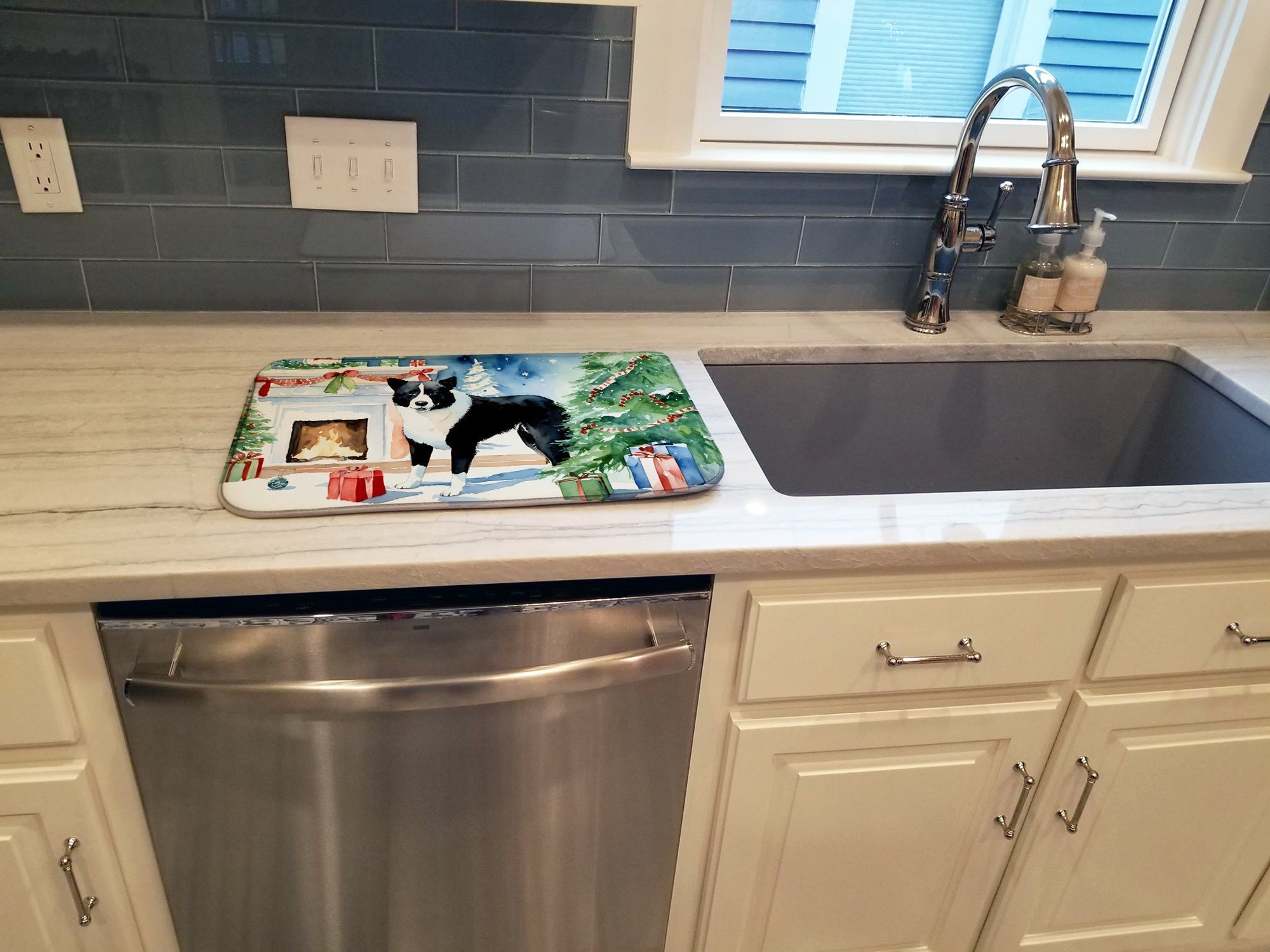 Karelian Bear Dog Cozy Christmas Dish Drying Mat Absorbent Dish Drying Mat Pad for Kitchen Counter Dish Drainer Mat for Countertop, 14 x 21", Multicolor