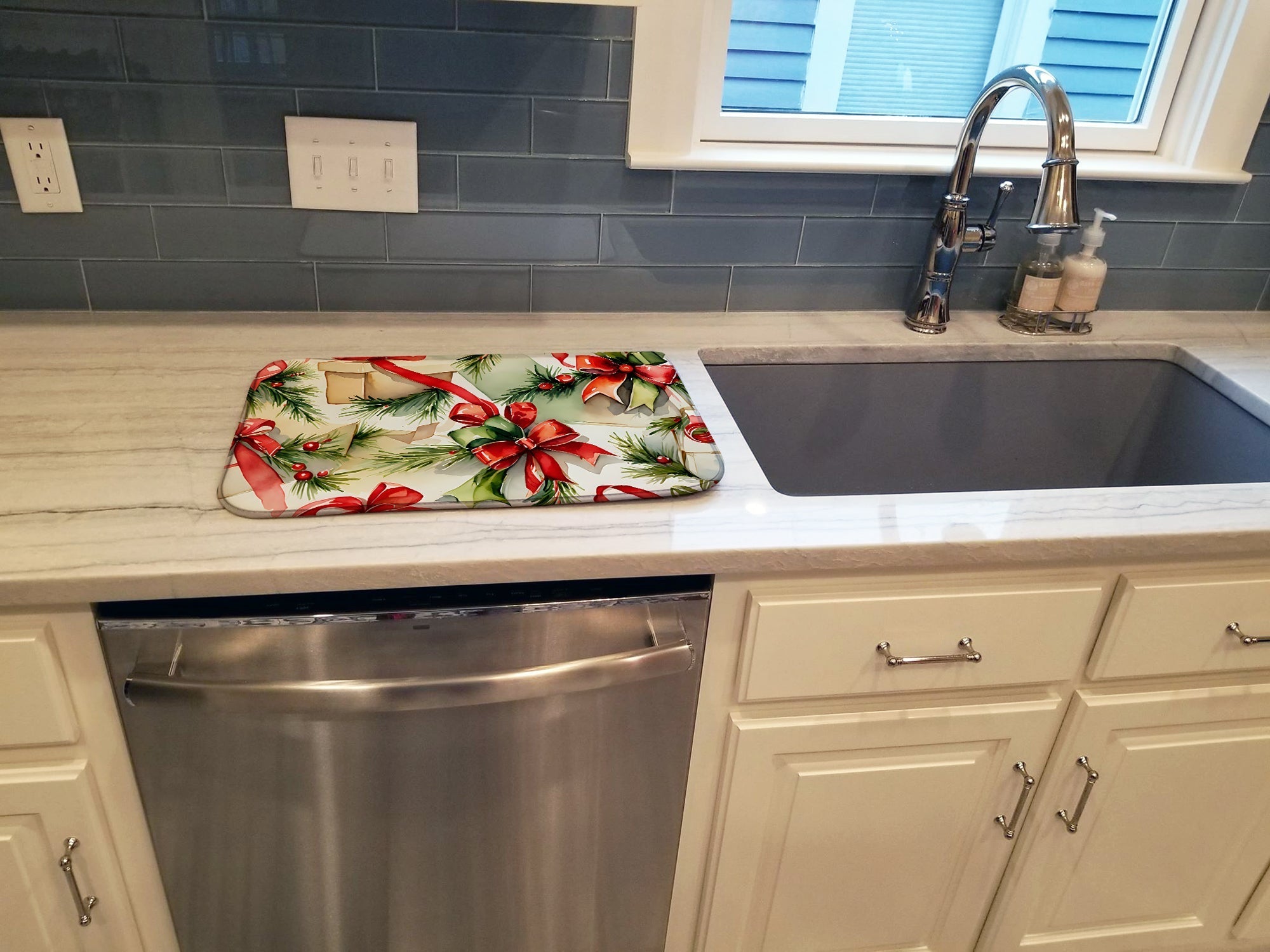 Christmas Ribbon and Gift Pattern Dish Drying Mat Absorbent Dish Drying Mat Pad for Kitchen Counter Dish Drainer Mat for Countertop, 14 x 21", Multicolor