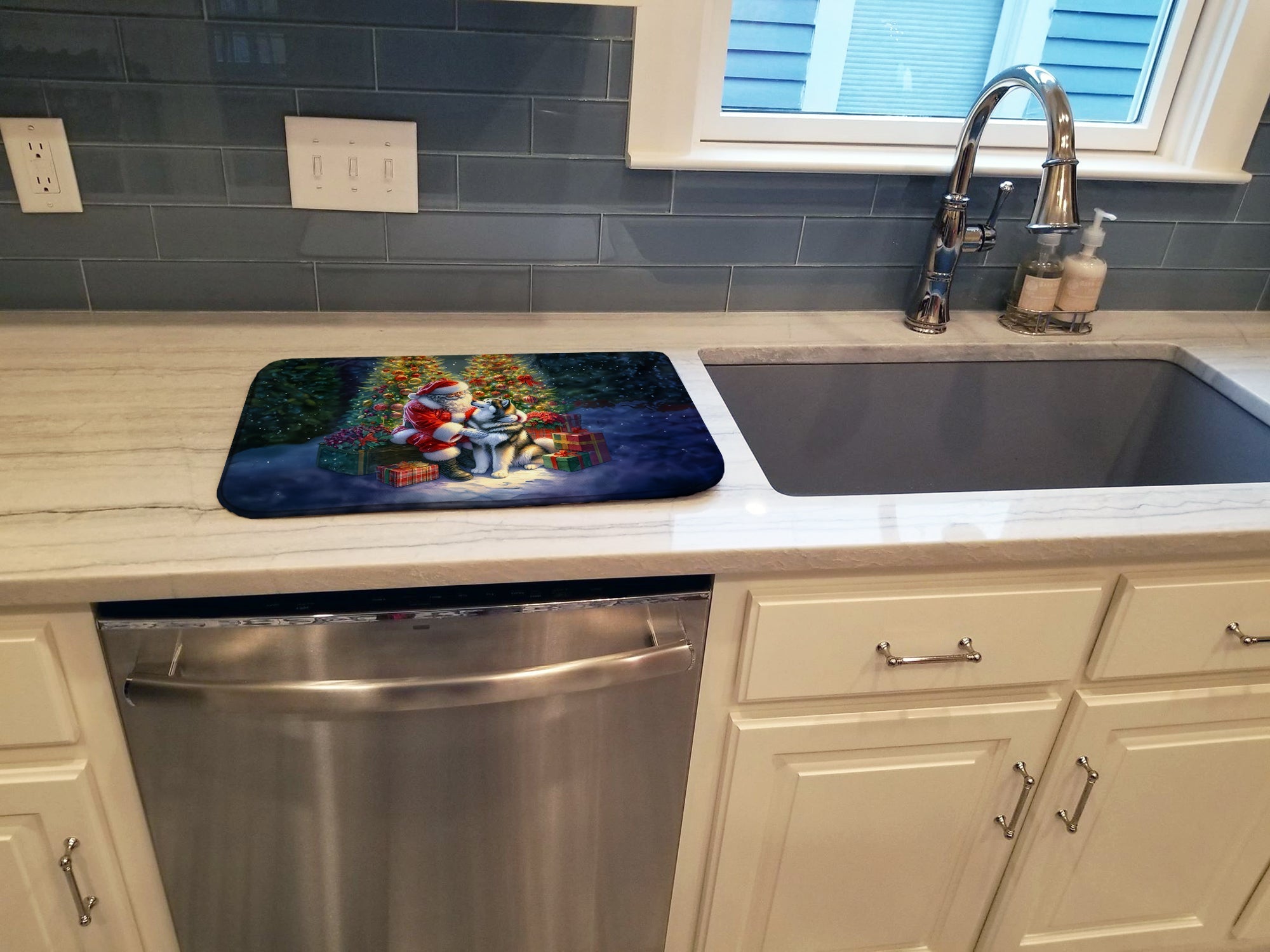 Alaskan Malamute and Santa Claus Dish Drying Mat Absorbent Dish Drying Mat Pad for Kitchen Counter Dish Drainer Mat for Countertop, 14 x 21", Multicolor