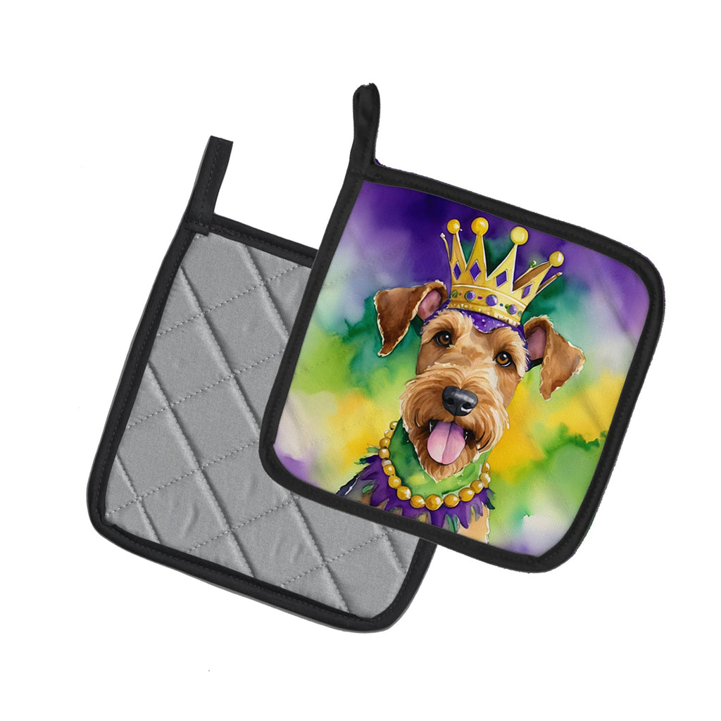 Airedale Terrier King of Mardi Gras Pot Holder Set of 2 Heat Resistant Quilted Hot Pads 7.5 x 7.5 Inch, Insulated Kitchen Trivets for Cooking & Baking