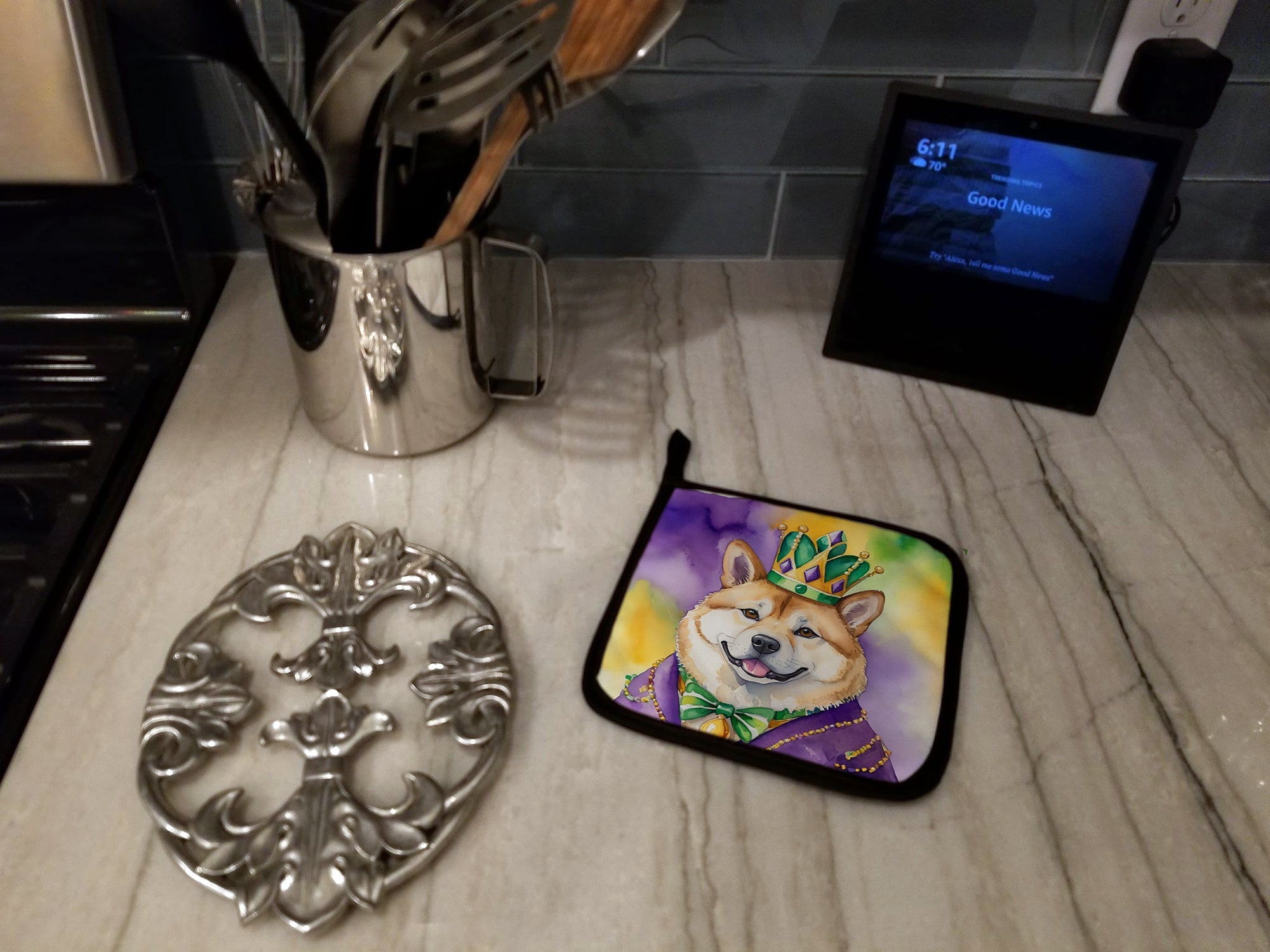 Akita King of Mardi Gras Pot Holder Set of 2 Heat Resistant Quilted Hot Pads 7.5 x 7.5 Inch, Insulated Kitchen Trivets for Cooking & Baking