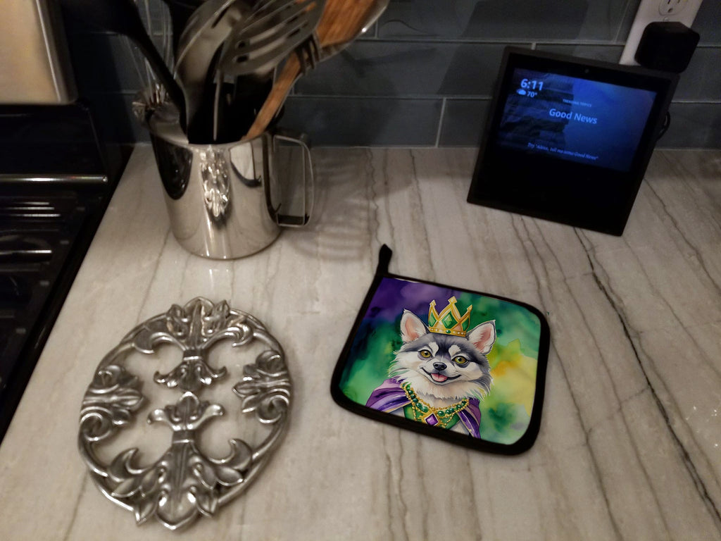 Alaskan Klee Kai King of Mardi Gras Pot Holder Set of 2 Heat Resistant Quilted Hot Pads 7.5 x 7.5 Inch, Insulated Kitchen Trivets for Cooking & Baking