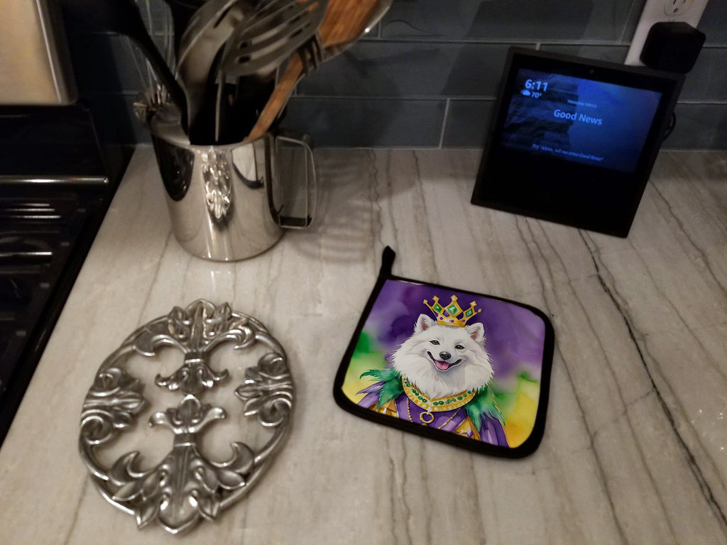 American Eskimo King of Mardi Gras Pot Holder Set of 2 Heat Resistant Quilted Hot Pads 7.5 x 7.5 Inch, Insulated Kitchen Trivets for Cooking & Baking