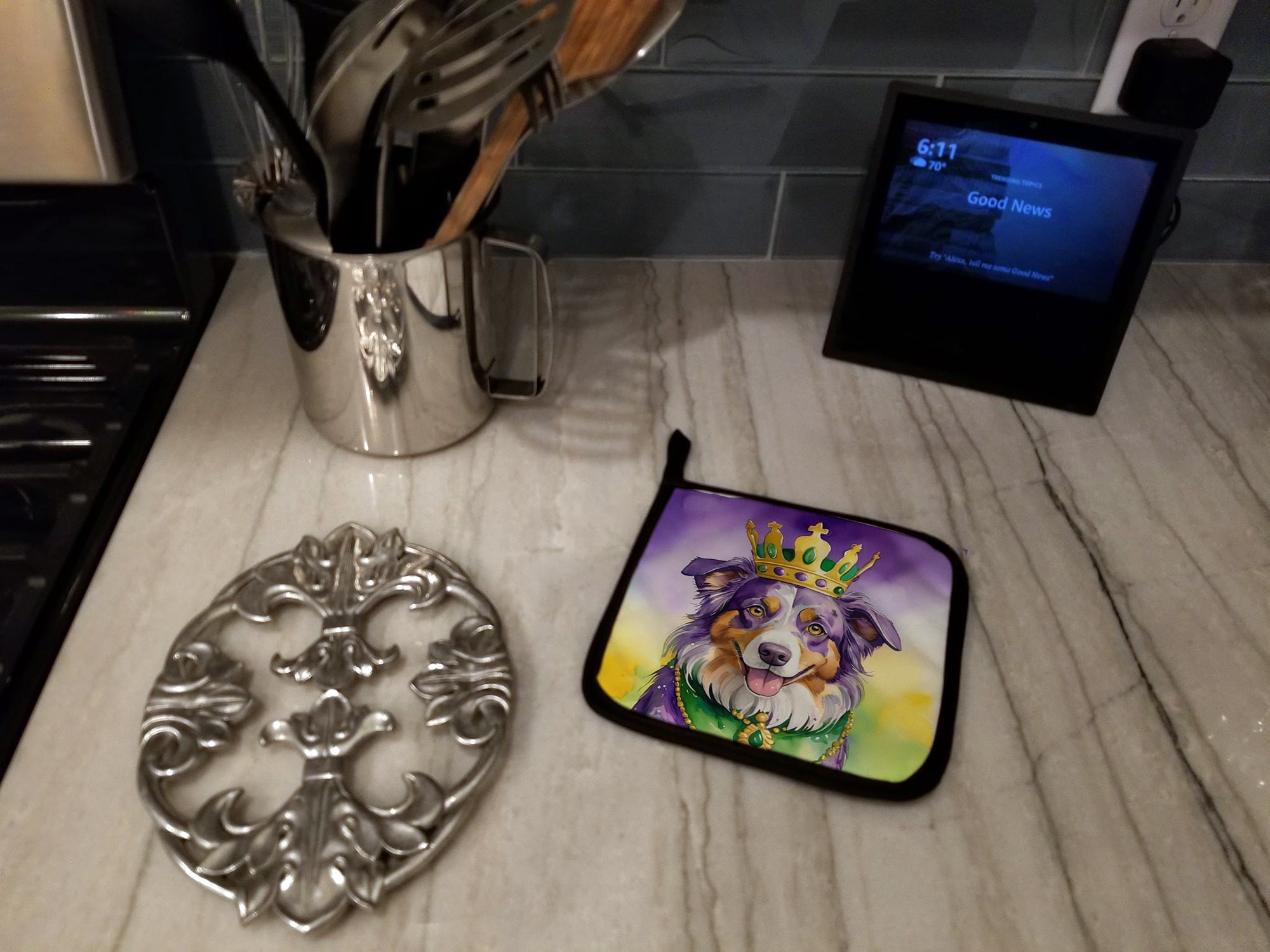 Australian Shepherd King of Mardi Gras Pot Holder Set of 2 Heat Resistant Quilted Hot Pads 7.5 x 7.5 Inch, Insulated Kitchen Trivets for Cooking & Baking