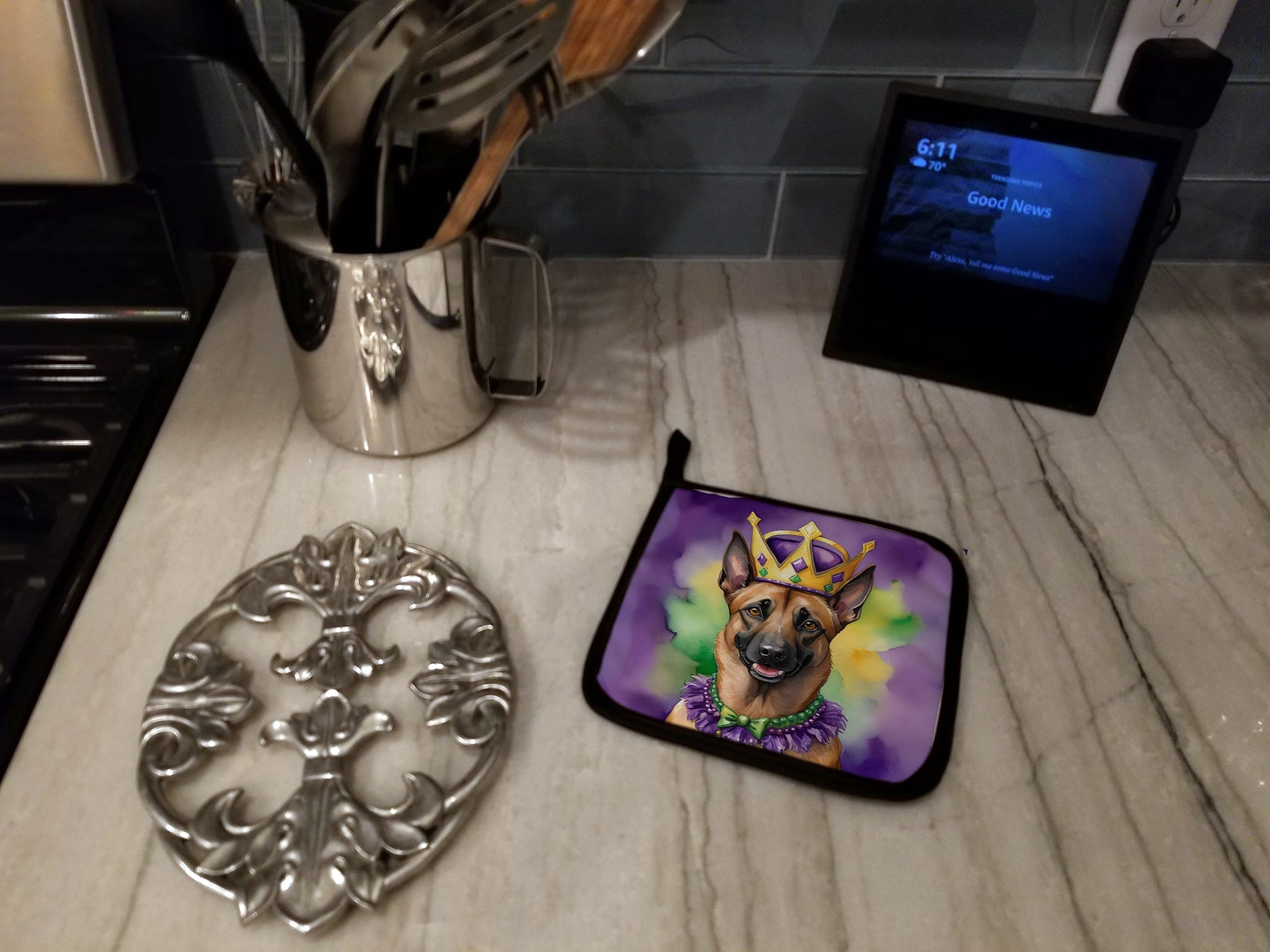Belgian Malinois King of Mardi Gras Pot Holder Set of 2 Heat Resistant Quilted Hot Pads 7.5 x 7.5 Inch, Insulated Kitchen Trivets for Cooking & Baking