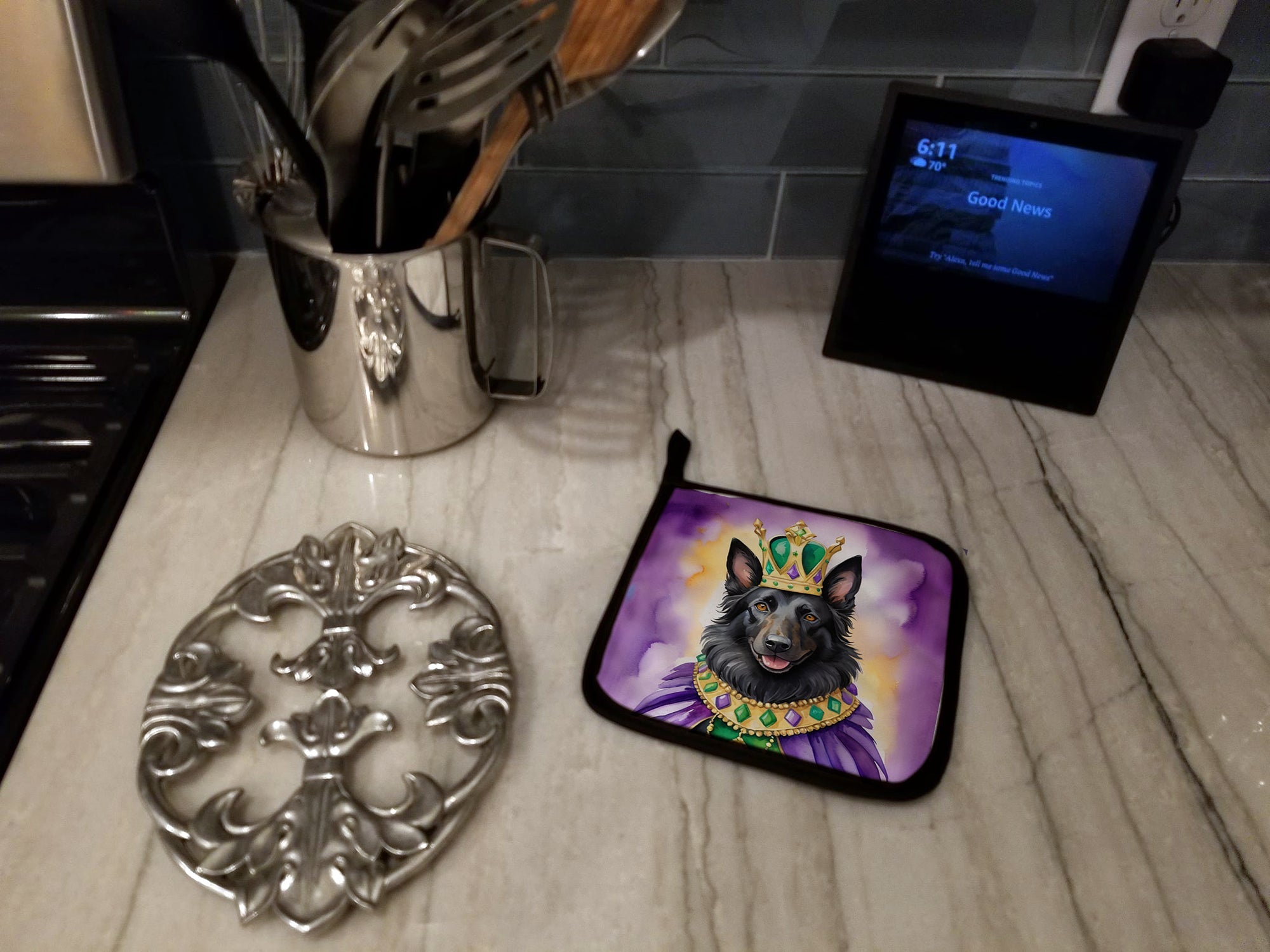 Belgian Sheepdog King of Mardi Gras Pot Holder Set of 2 Heat Resistant Quilted Hot Pads 7.5 x 7.5 Inch, Insulated Kitchen Trivets for Cooking & Baking