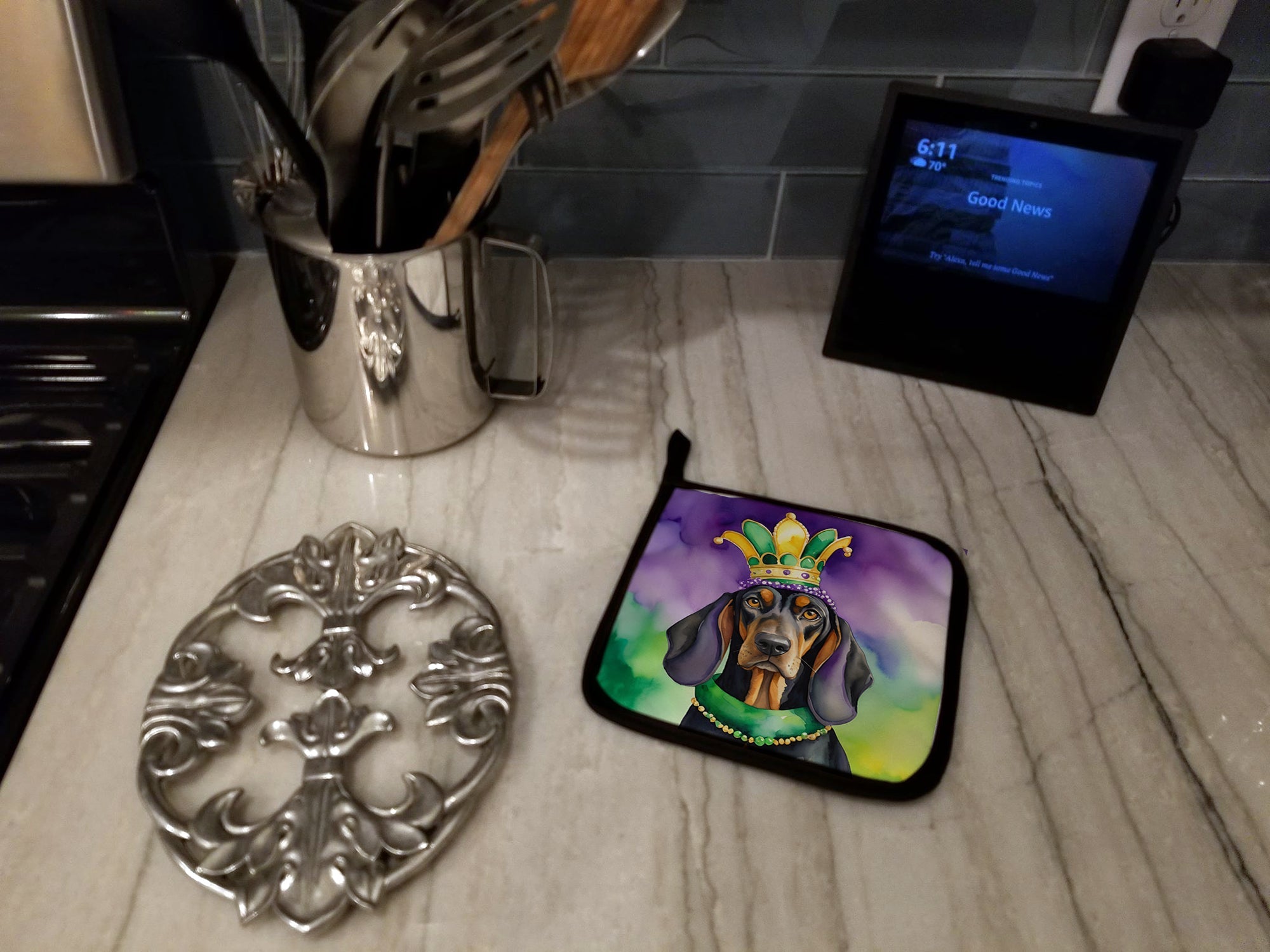 Black and Tan Coonhound King of Mardi Gras Pot Holder Set of 2 Heat Resistant Quilted Hot Pads 7.5 x 7.5 Inch, Insulated Kitchen Trivets for Cooking & Baking