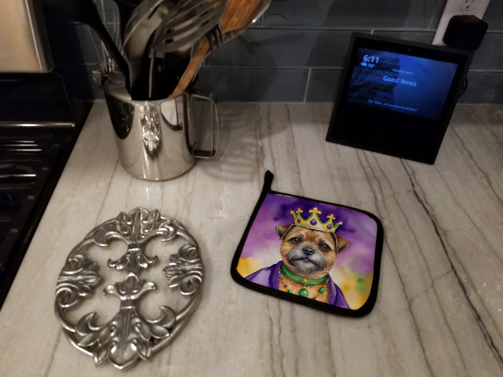 Border Terrier King of Mardi Gras Pot Holder Set of 2 Heat Resistant Quilted Hot Pads 7.5 x 7.5 Inch, Insulated Kitchen Trivets for Cooking & Baking