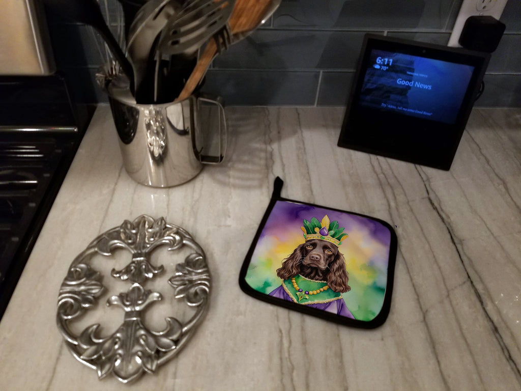 Boykin Spaniel King of Mardi Gras Pot Holder Set of 2 Heat Resistant Quilted Hot Pads 7.5 x 7.5 Inch, Insulated Kitchen Trivets for Cooking & Baking