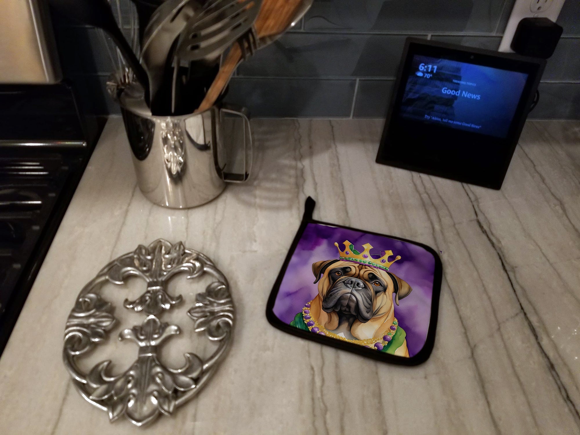 Bullmastiff King of Mardi Gras Pot Holder Set of 2 Heat Resistant Quilted Hot Pads 7.5 x 7.5 Inch, Insulated Kitchen Trivets for Cooking & Baking